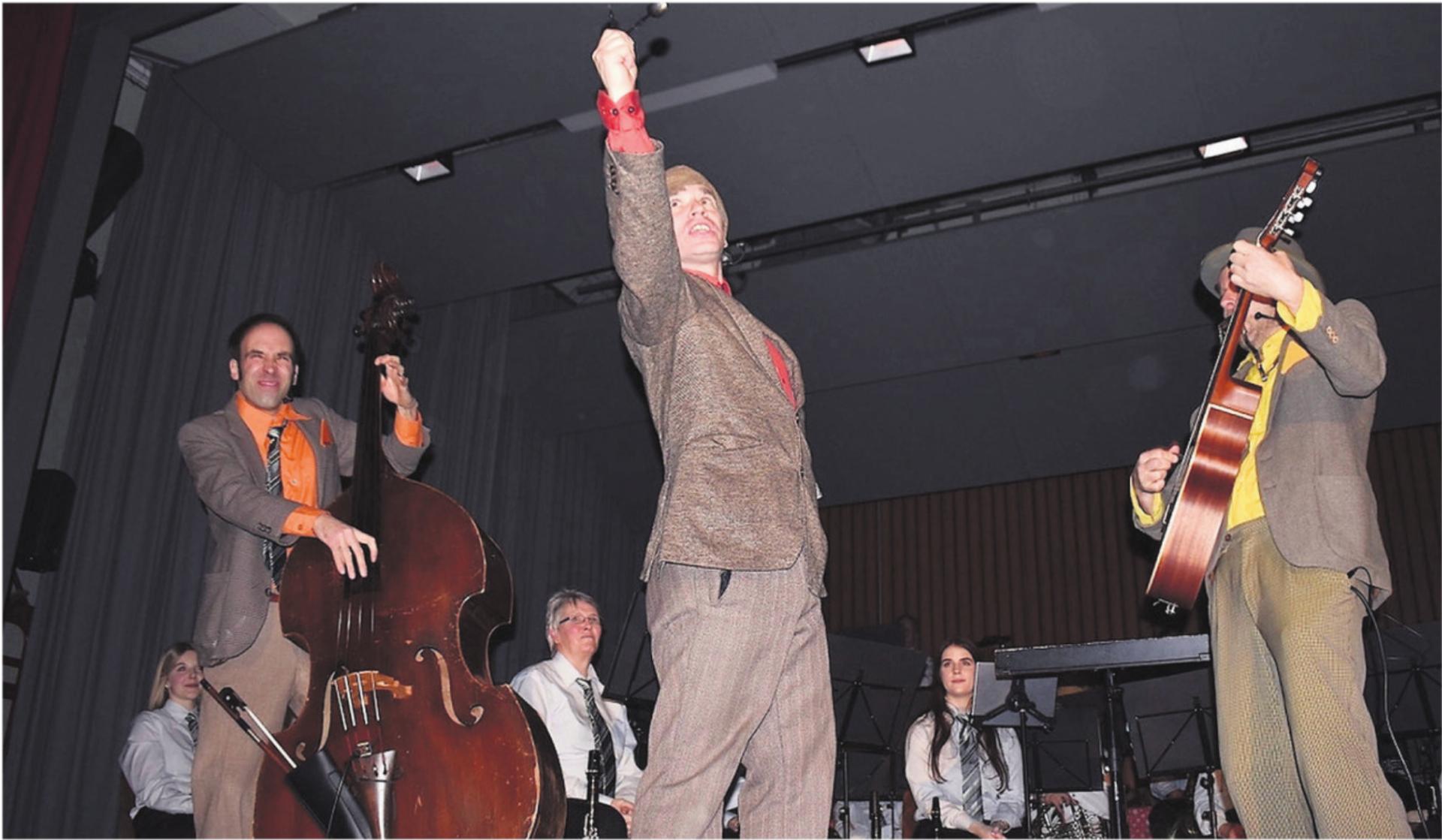 Das Trio Mattermania mit (von links) Simon Zürrer, Ivo Roesch und Gabriel Kramer interpretierte Lieder von Mani Matter.
Bild: Erika Obrist - Das Bild wird blockiert. – Möglicherweise durch einen aktiven Adblocker.