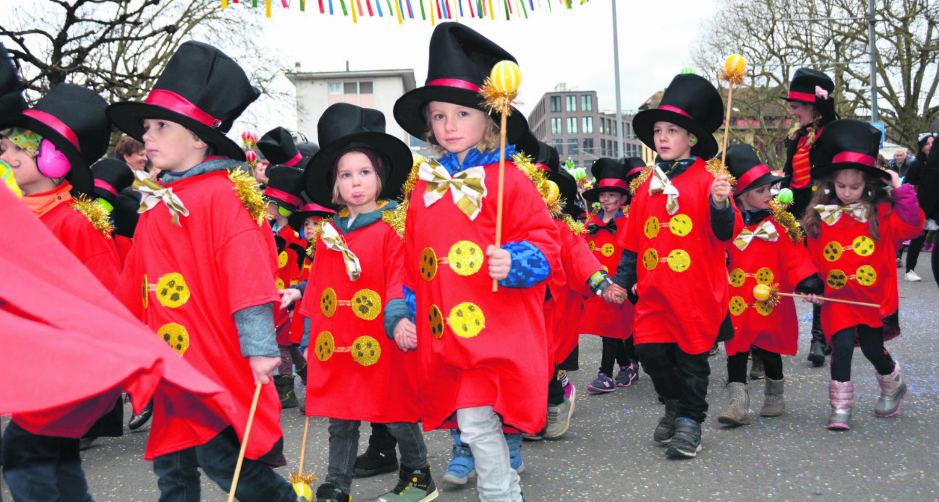 Die Fasnacht mobilisiert Gross und Klein. Am Sonntag werden wieder Tausende durch die Gassen Bremgartens ziehen. Bild: Archiv (sab)