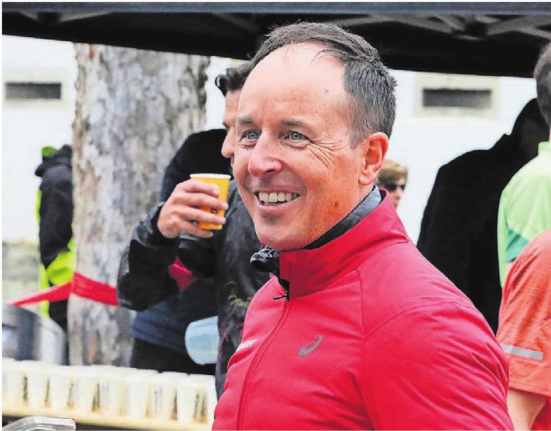 Kurz plaudern, ein Autogramm oder ein Selfie holen: Viktor Röthlin war begehrt bei Teilnehmern und Besuchern des Reusslaufs. - Das Bild wird blockiert. – Möglicherweise durch einen aktiven Adblocker.