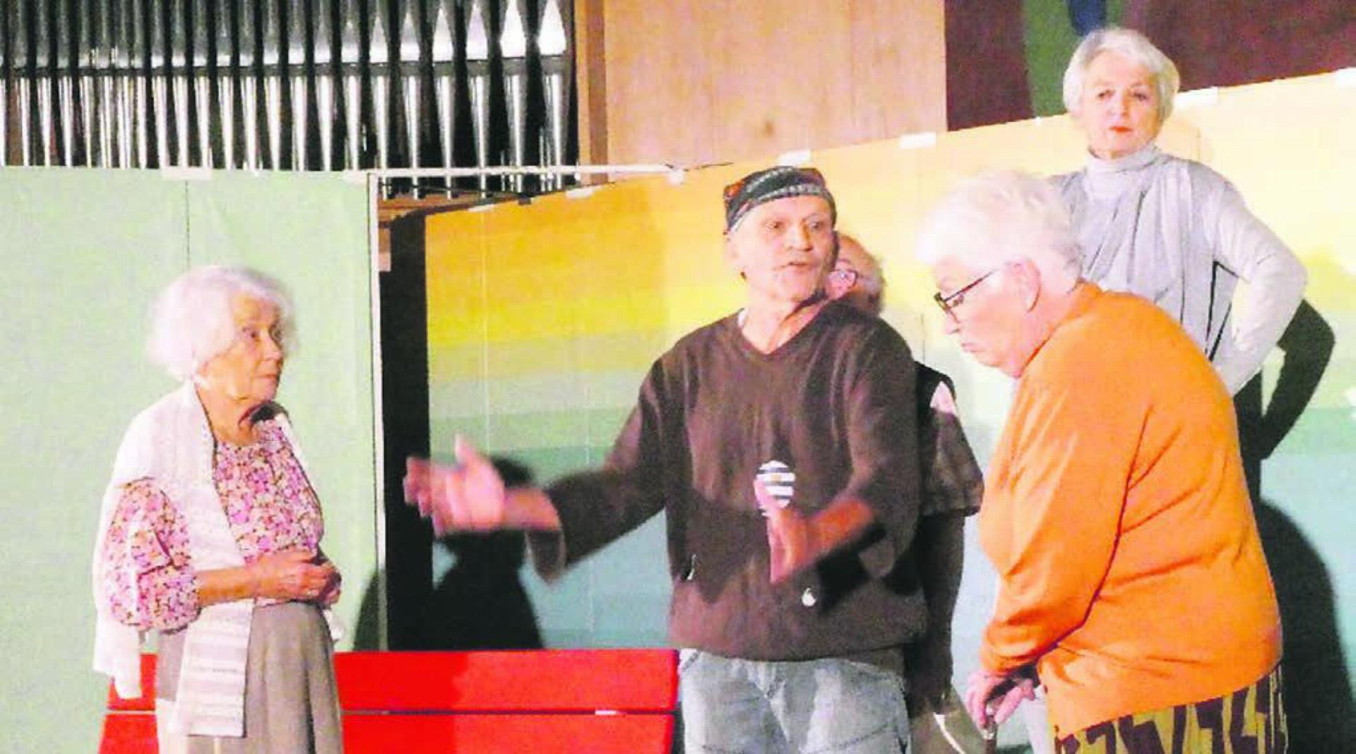 Das Seniorentheater St. Gallen unterhält auf dem Mutschellen mit seinem Stück «Im Park». Bild: zg