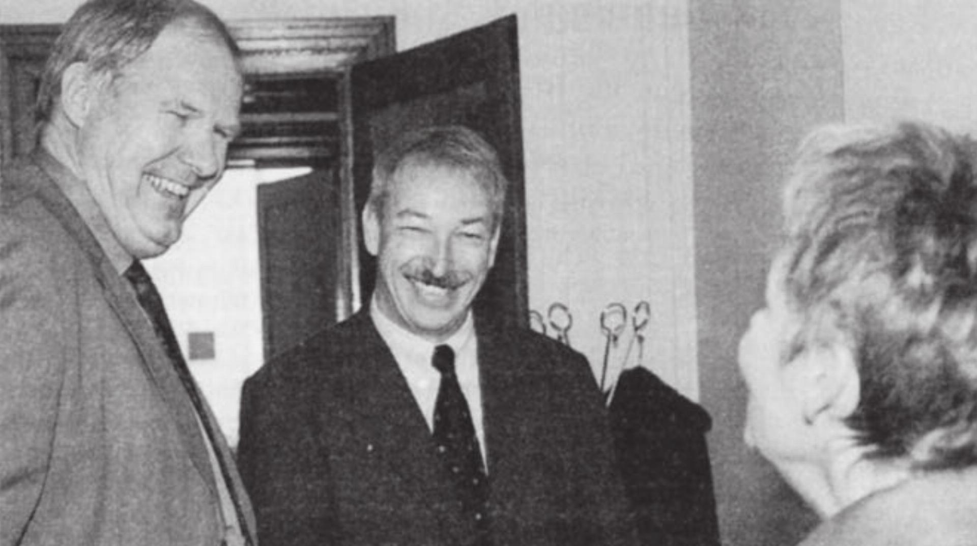 Peter Wertli (links) stellt Nachfolger Rainer Huber das Team vor. Bild: Archiv - Das Bild wird blockiert. – Möglicherweise durch einen aktiven Adblocker.