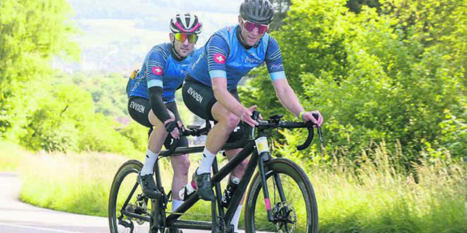 Der Erlös des Benefizlaufs am Mutschälle Sprint geht in diesem Jahr an den Para-Cycler Christian Ackermann (hinten). Bild: zg