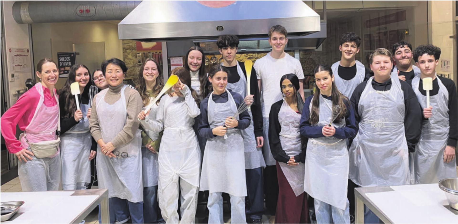 Die Bremgarter Schülerinnen und Schüler besuchten in der französischen Hauptstadt auch einen «Macaron»-Kochkurs. Bild: zg - Das Bild wird blockiert. – Möglicherweise durch einen aktiven Adblocker.