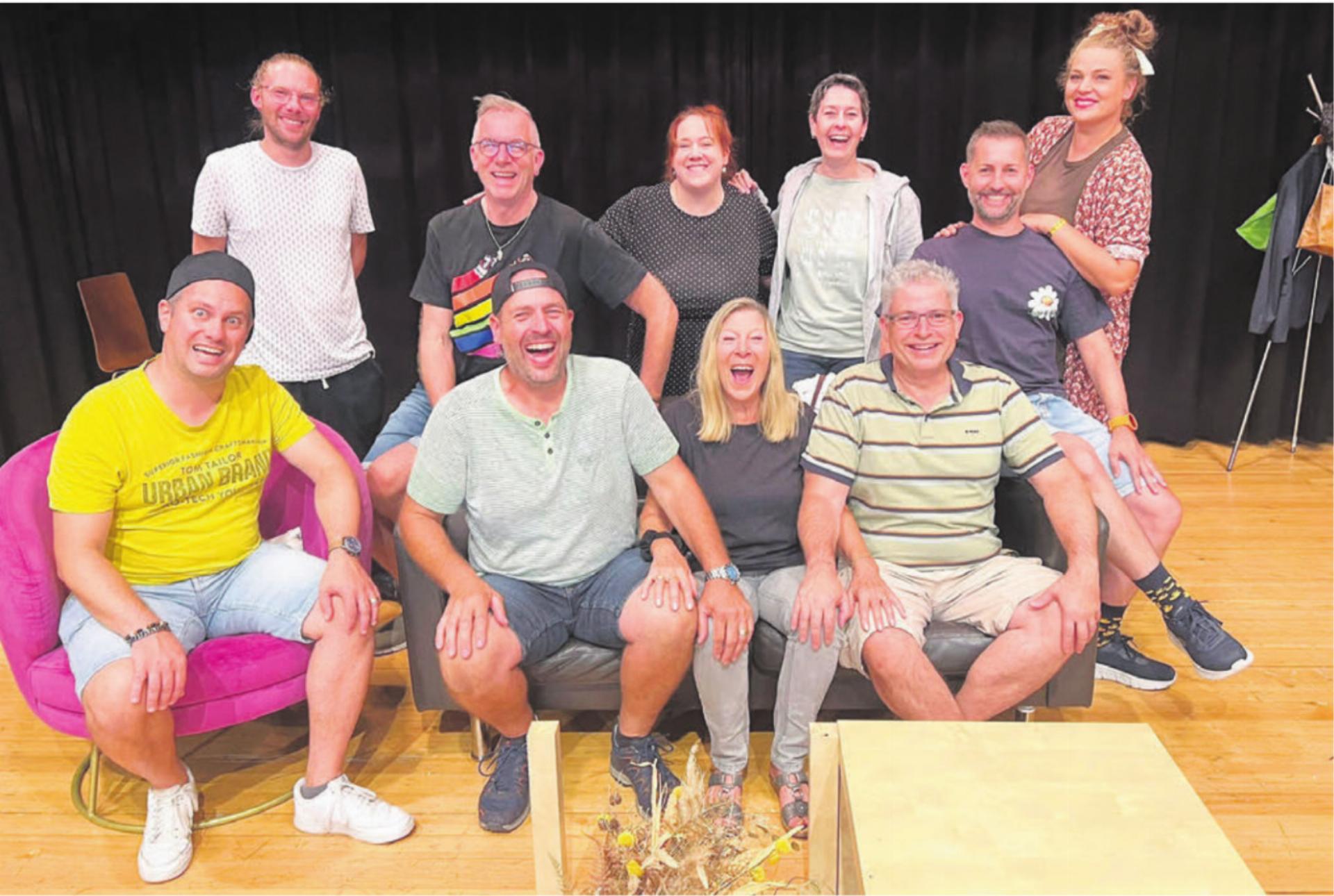 Fröhlicher Theaterverein: Auch bei den Proben der Reussbühne geht es mitunter ausgesprochen humorvoll zu und her. Bild: zg - Das Bild wird blockiert. – Möglicherweise durch einen aktiven Adblocker.