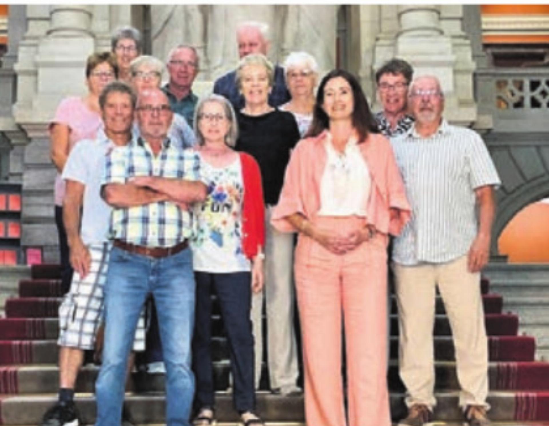 Die Jahrgänger machten einen Ausflug ins Bundeshaus. Bild: zg - Das Bild wird blockiert. – Möglicherweise durch einen aktiven Adblocker.