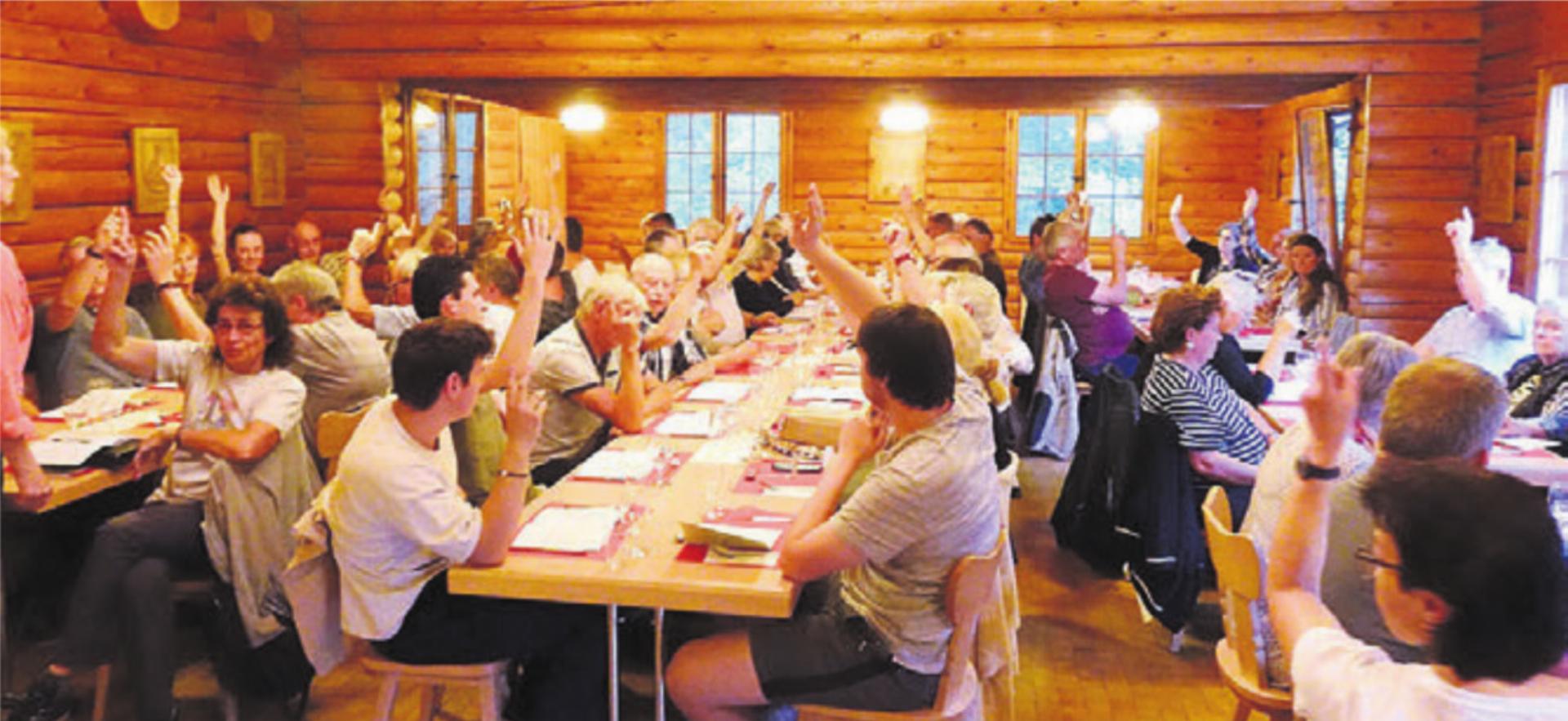 Die Zufiker Ortsbürgerinnen und -bürger kamen zu ihrer Versammlung im Forsthaus Nüesch zusammen. Bild: zg