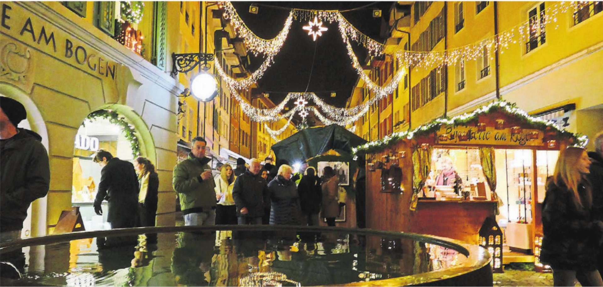 Die Atmosphäre geniessen und sich vom Zauber des Marktes tragen lassen. Dass konnte man am 30. Christchindli-Märt in Bremgarten. Bild: Sabrina Salm - Das Bild wird blockiert. – Möglicherweise durch einen aktiven Adblocker.