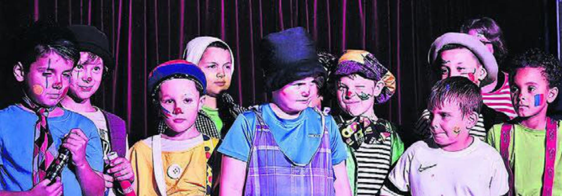 Ob Clowns, Trapez-Artisten oder Kletterkünstler ... Bilder: zg