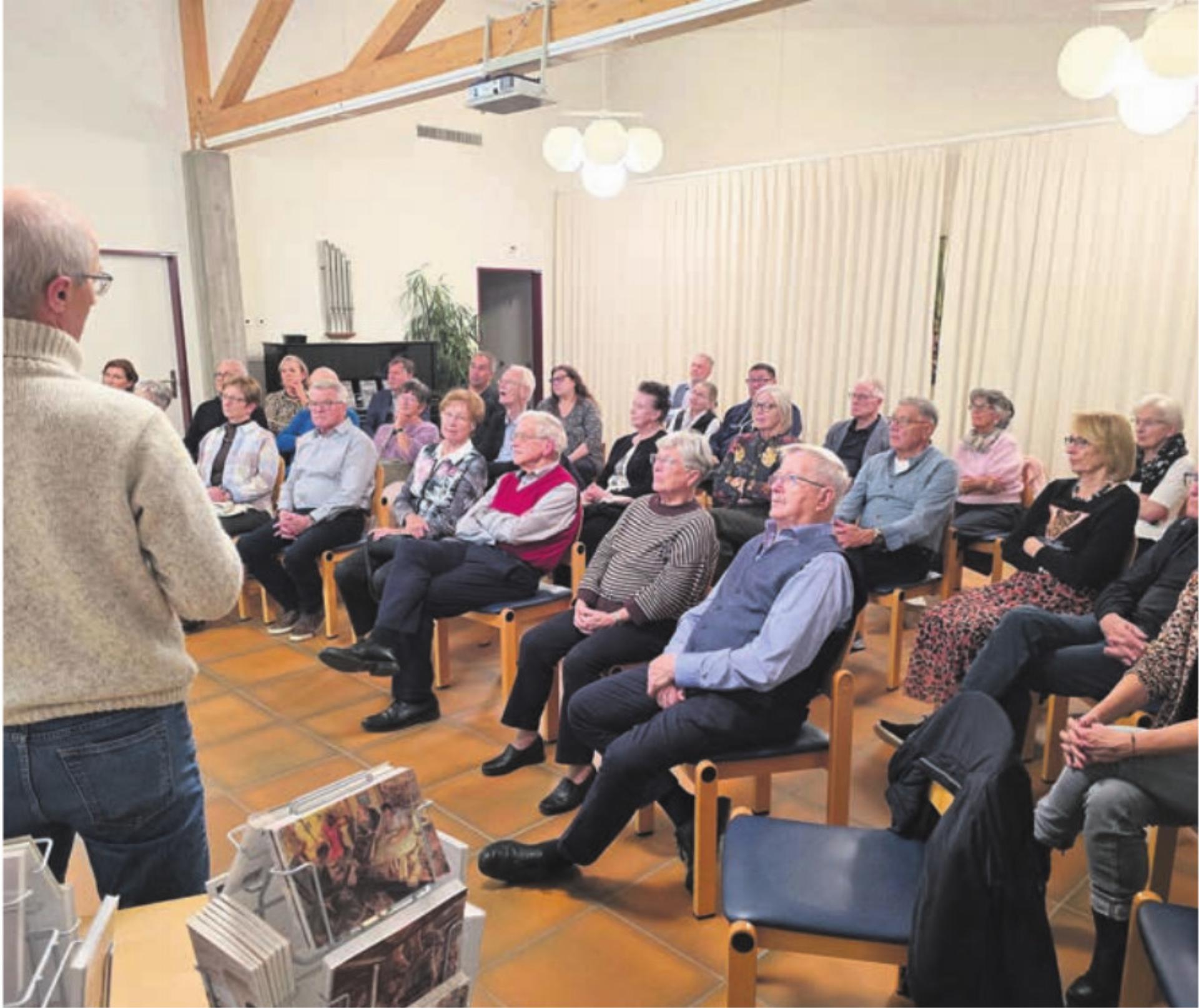 Die ehemaligen Gemeinderäte von Boswil liessen sich über die frühere Bedeutung ihres Dorfes orientieren. Bild: zg - Das Bild wird blockiert. – Möglicherweise durch einen aktiven Adblocker.