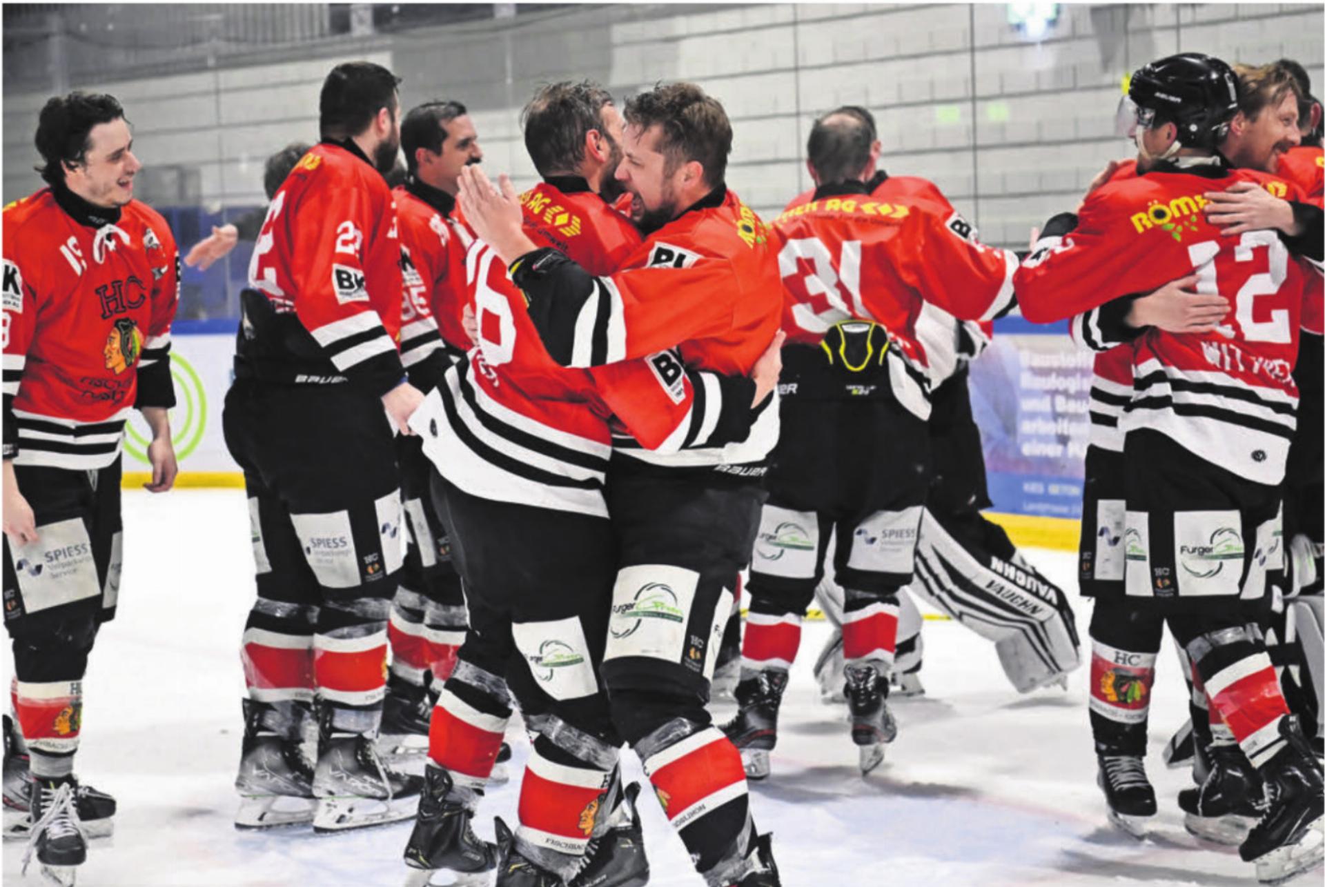 Jubel beim HC Fischbach-Göslikon nach dem Meistertitel im Vorjahr. Die «Indianer» gehören auch dieses Jahr zu den Topteams der Liga. Es wäre spannend zu sehen, wie sie sich in der 2. Liga behaupten könnten. Vorerst wird man das nicht erfahren. Bild: Archiv/awa - Das Bild wird blockiert. – Möglicherweise durch einen aktiven Adblocker.