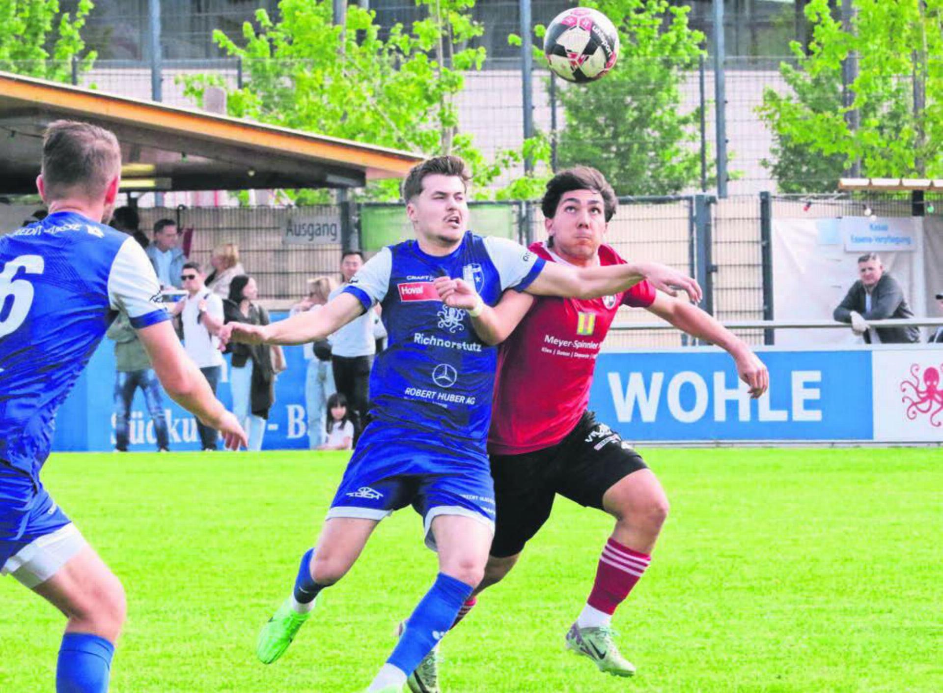 Gentrim Uka (links) ist erst eine Saison wieder beim FC Wohlen und verlässt den Verein schon wieder. Bild: Archiv/jl