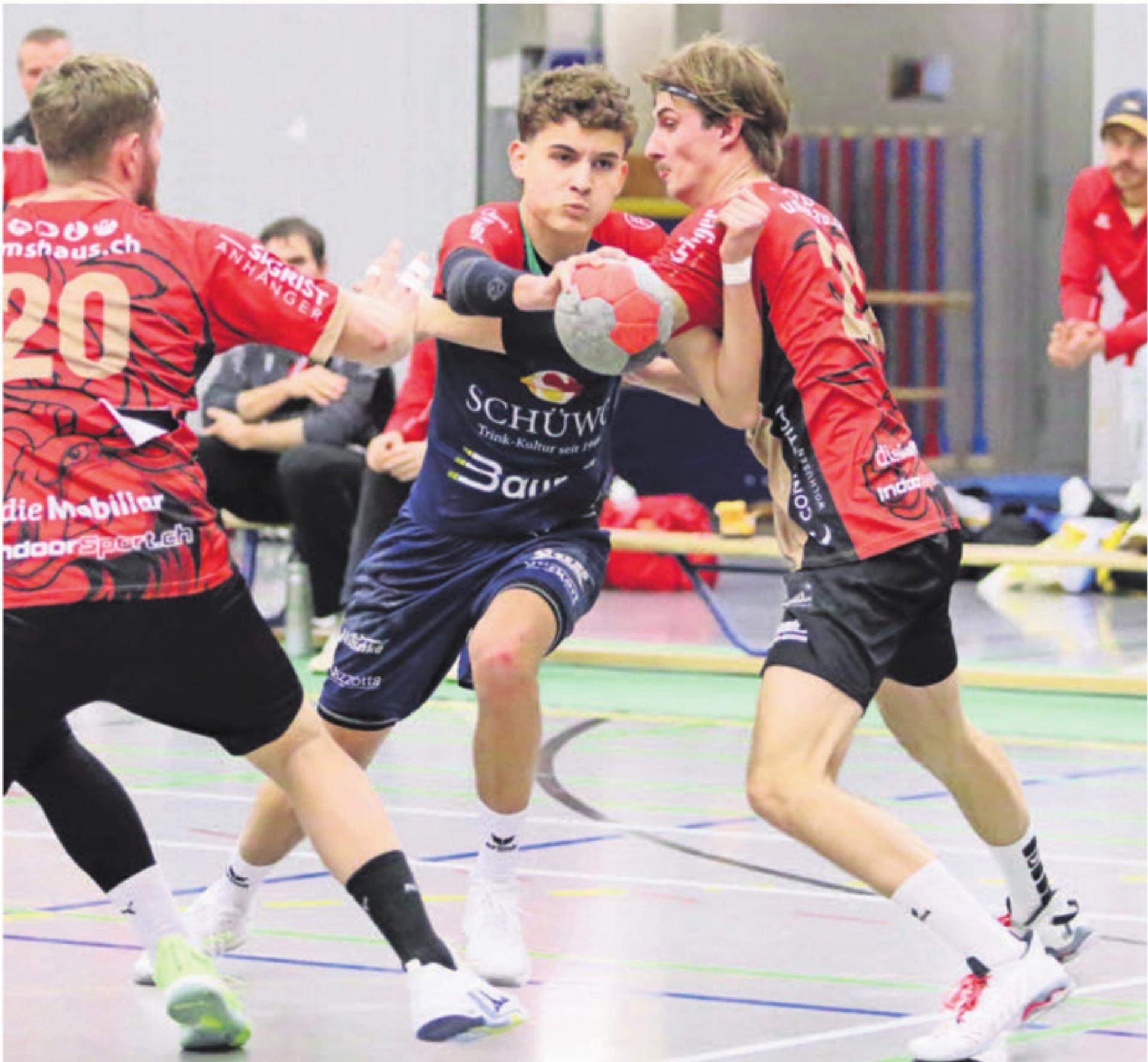 Lian Passerini (Mitte) überzeugte zuletzt gegen Sursee. Der 16-Jährige will jetzt mit der SG Wohlen Mutschellen den Sieg in Olten. Bild: Archiv/jg - Das Bild wird blockiert. – Möglicherweise durch einen aktiven Adblocker.