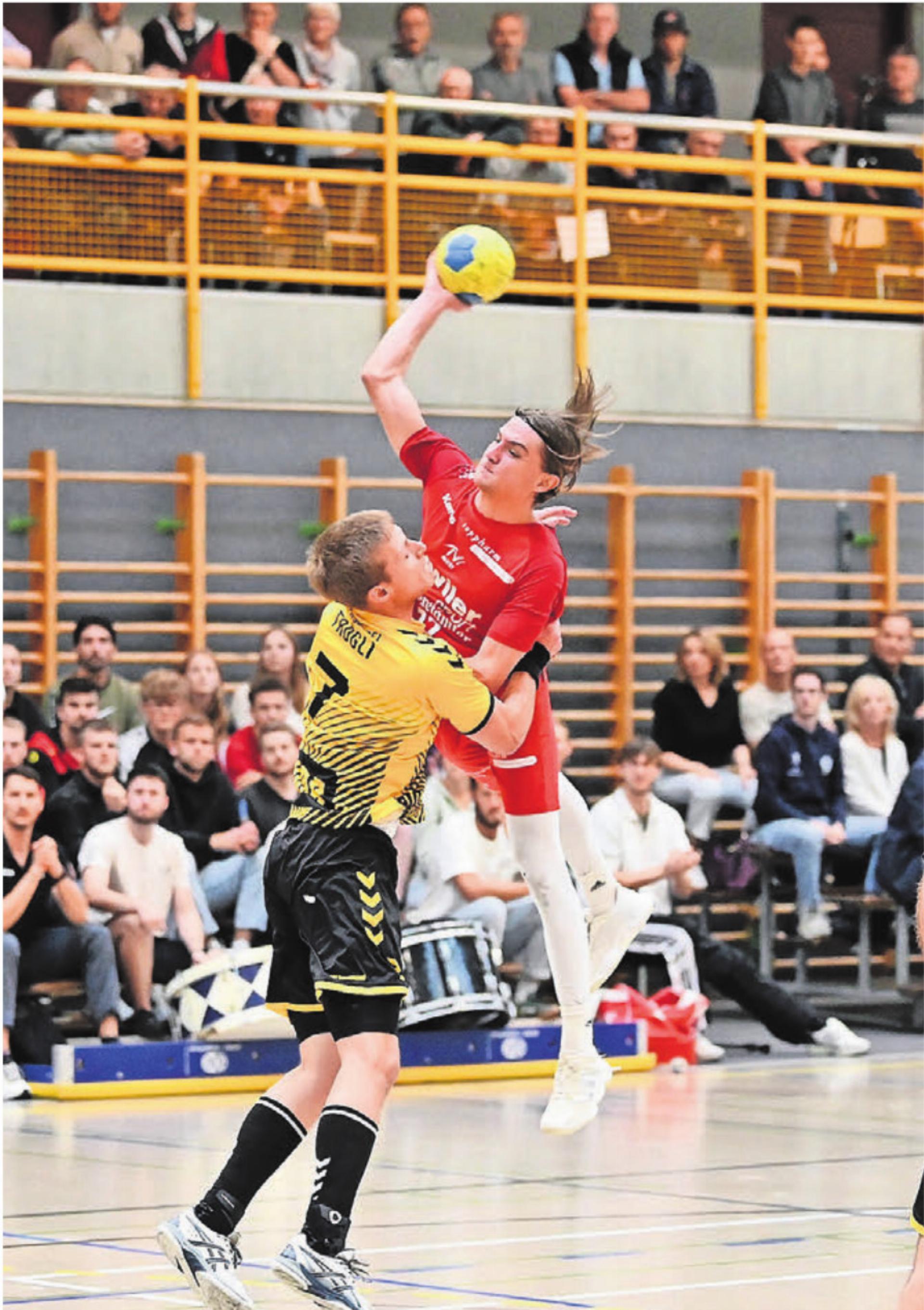 Muris Simon Hafner (am Ball) will vor den Heimfans den nächsten Erfolg. Bild: tvm - Das Bild wird blockiert. – Möglicherweise durch einen aktiven Adblocker.