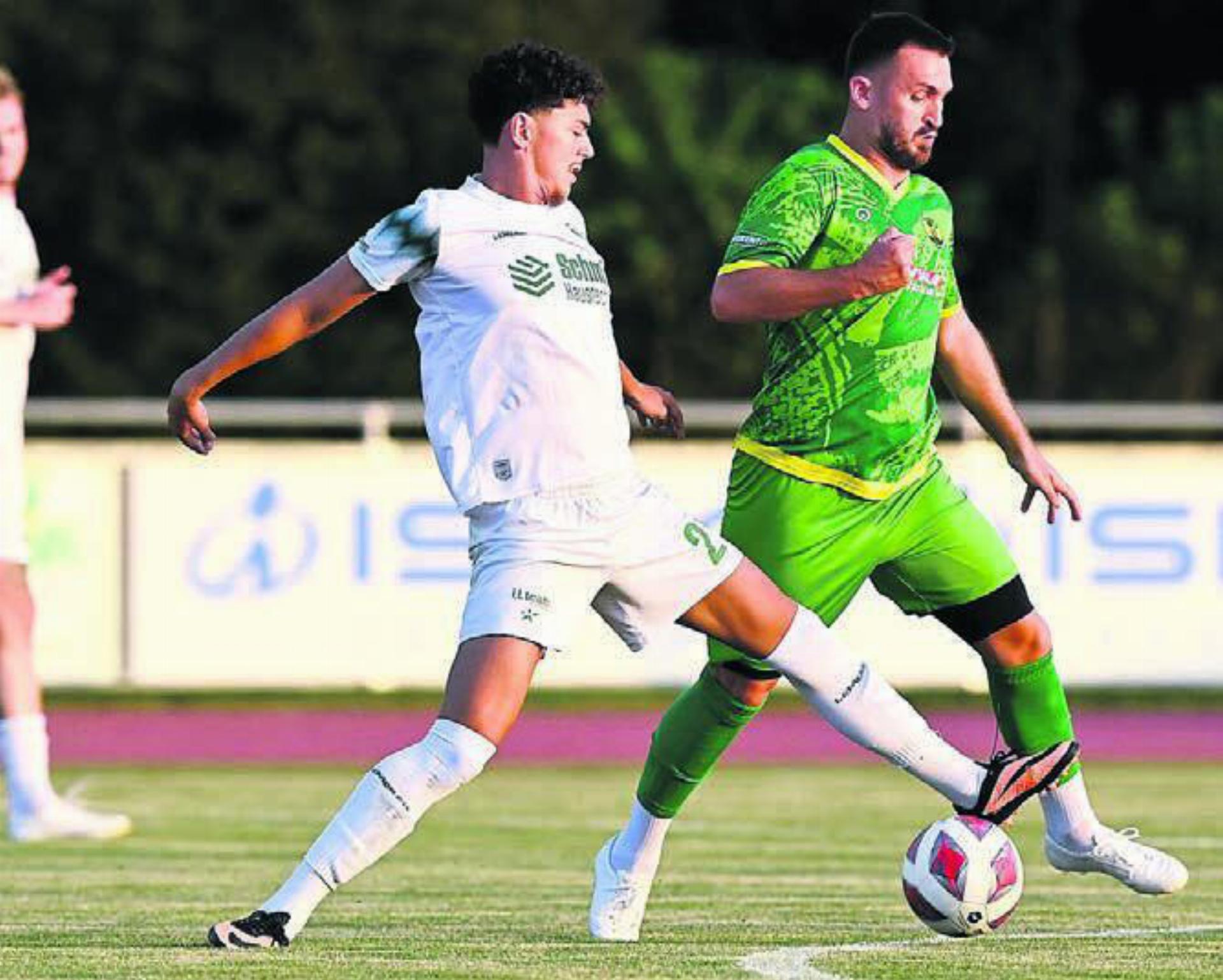 Lorik Hasic (rechts) überzeugte bei seinem Debüt für den FC Mutschellen mit einem Assist. Die Freiämter holten trotzdem nur einen Punkt. Bild: Alexander Wagner