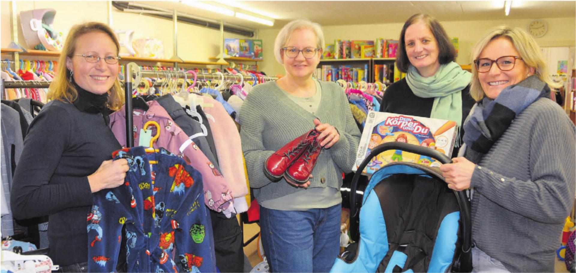 Sie freuen sich auf ein grandioses Jubiläumsjahr der Kinderkleiderbörse Calimero: (v. l.) Claudia Strebel, Rita Gempp, Daniela Eilingsfeld und Petra Corte. Bild: Roger Wetli - Das Bild wird blockiert. – Möglicherweise durch einen aktiven Adblocker.