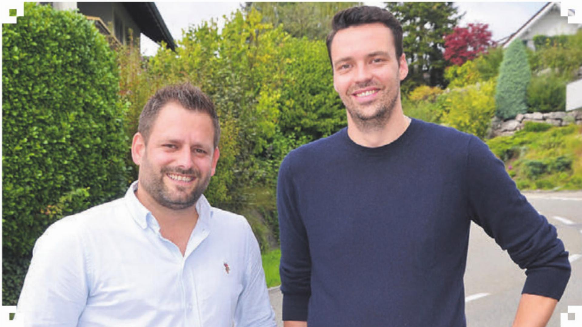 Der neue Unterlunkhofer Gemeinderat Oliver Matz (rechts) mit Samuel Felber, einem seiner zukünftigen Ratskollegen. Bild: tst - Das Bild wird blockiert. – Möglicherweise durch einen aktiven Adblocker.