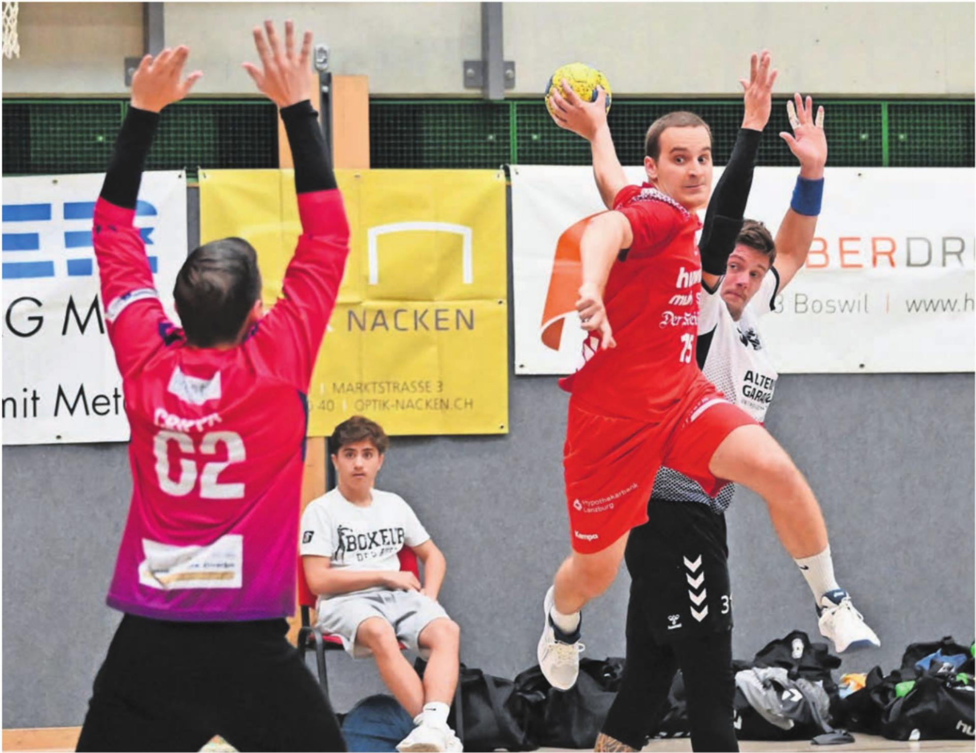 Flügelspieler Daniel Lang beim Abschluss. Bild: tvm - Das Bild wird blockiert. – Möglicherweise durch einen aktiven Adblocker.