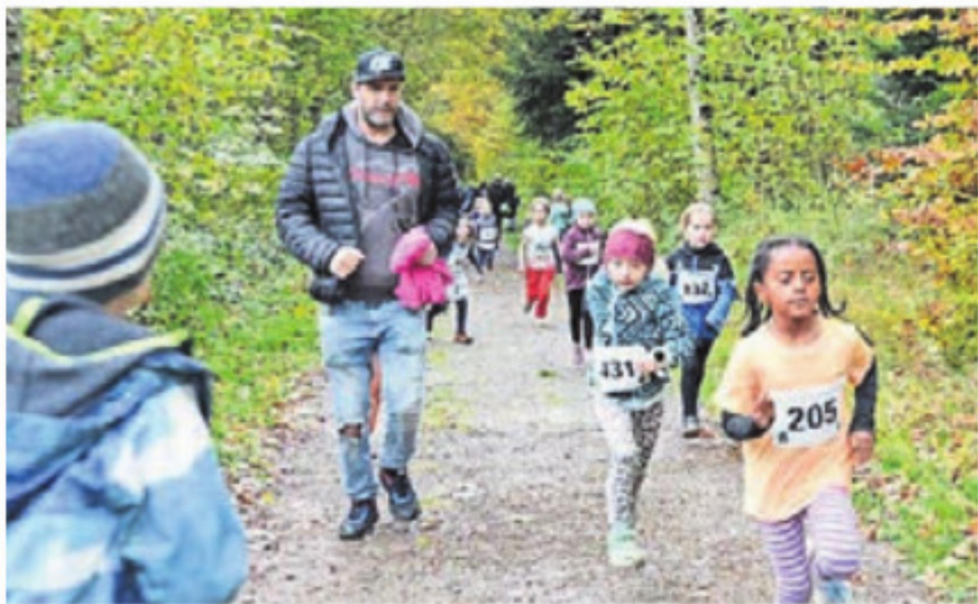 Wenn der Vater mitrennt, geht es viel besser. Bild: ake - Das Bild wird blockiert. – Möglicherweise durch einen aktiven Adblocker.