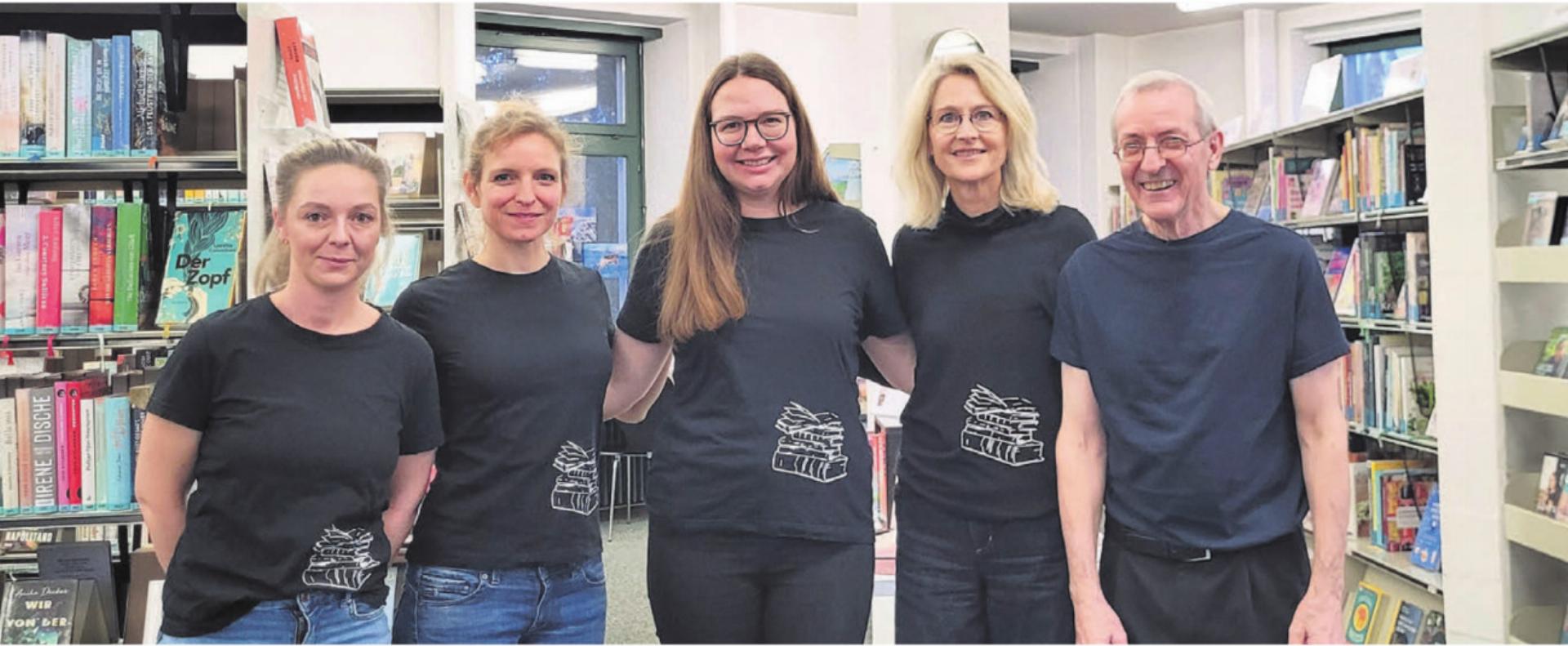 Das Team der Gemeindebibliothek freut sich auf das Jubiläum (v. l.): Tanja Widmer, Suzanne Stotz, Leiterin Melanie Müller, Karin Renner, Markus Weber. Es fehlt Susi Aschwanden. - Das Bild wird blockiert. – Möglicherweise durch einen aktiven Adblocker.