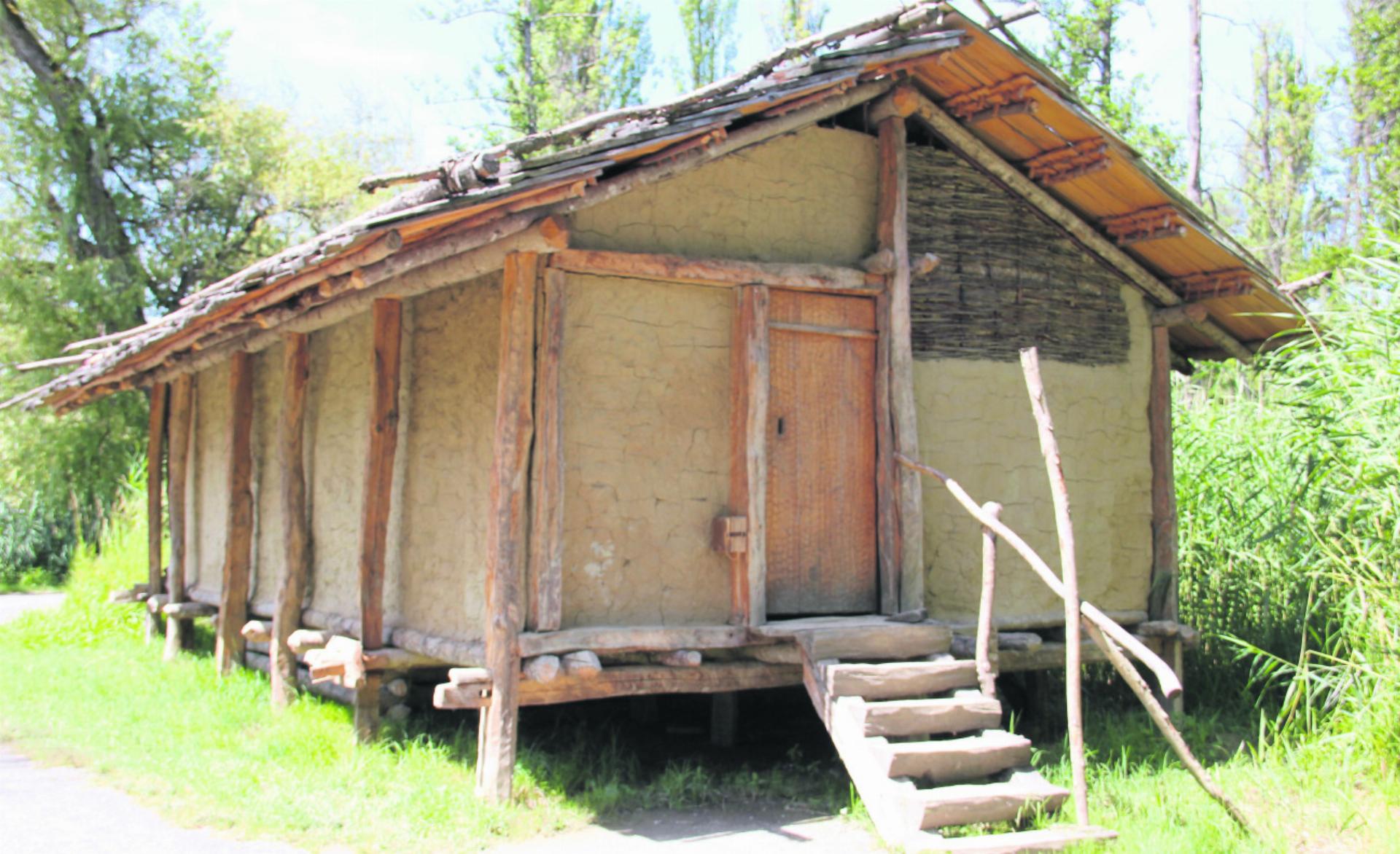 Originalgetreues Haus aus der Bronzezeit. Bild: Monica Rast