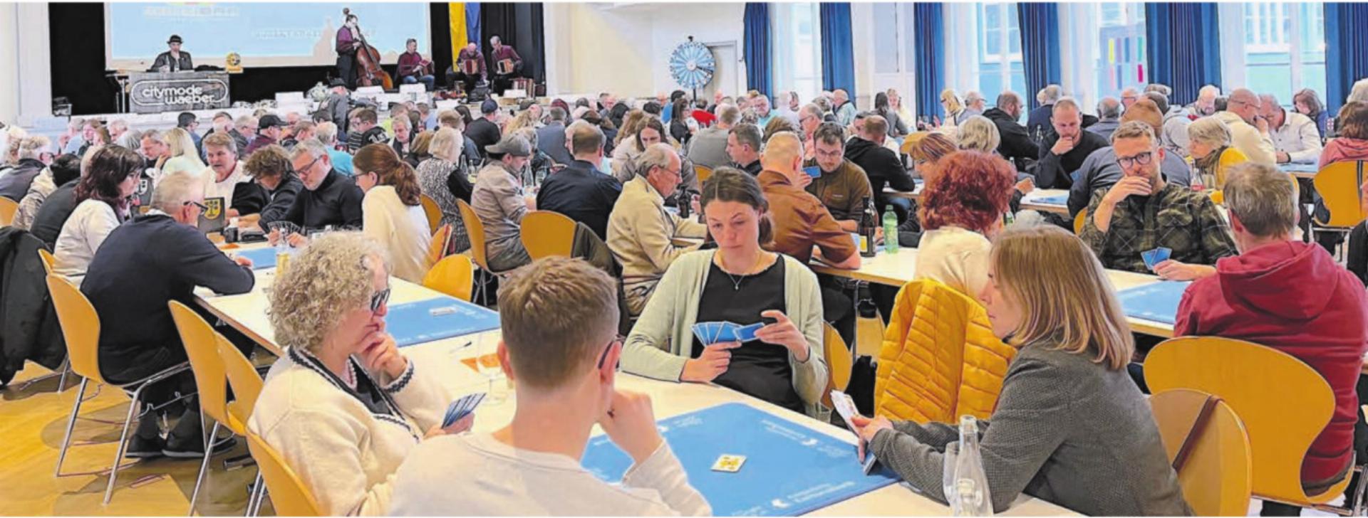 Viel Leidenschaft und grosse Konzentration erfüllten den Casino-Saal. Bilder: Walter Minder - Das Bild wird blockiert. – Möglicherweise durch einen aktiven Adblocker.