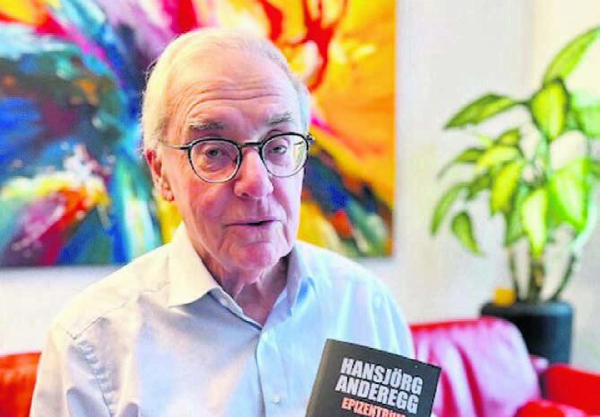 Hansjörg Anderegg schafft mit seiner erfundenen Geschichte Bezug zur Realität. Bild: zg - Das Bild wird blockiert. – Möglicherweise durch einen aktiven Adblocker.