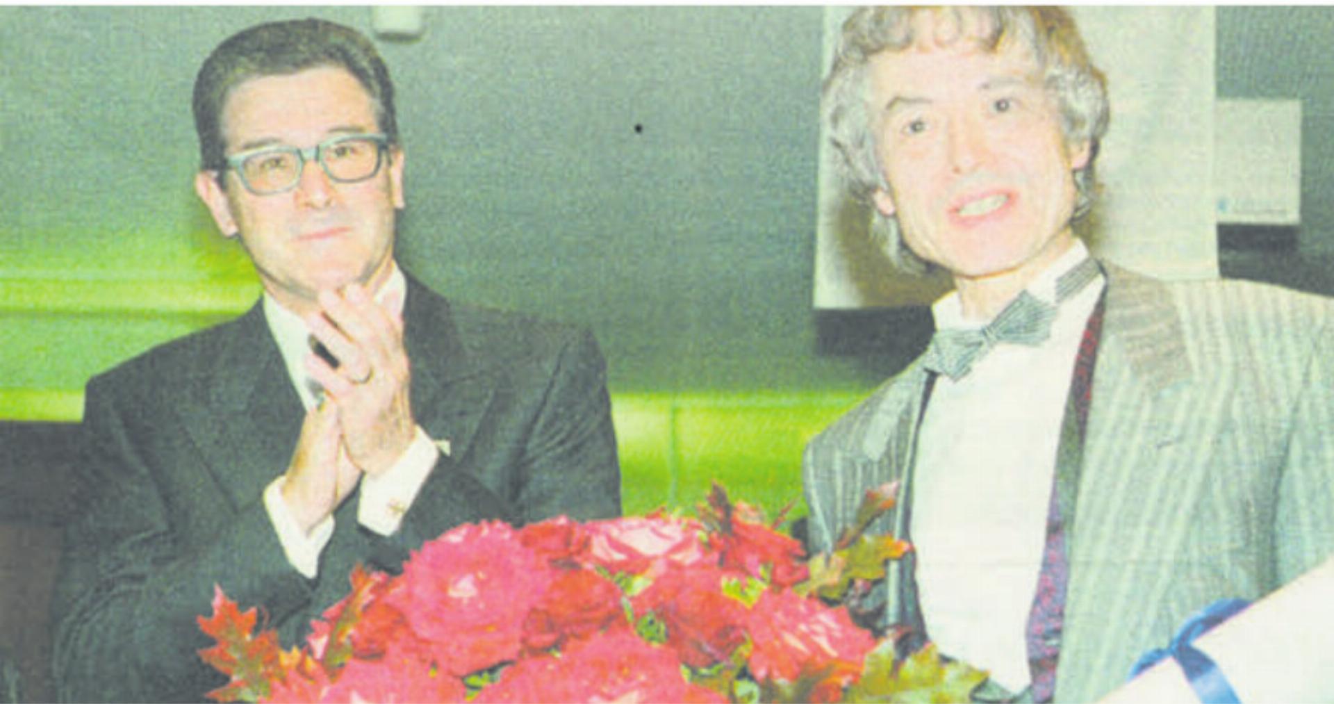 Ehre für den Freiämter Schriftsteller und Publizist Ernst Halter (rechts). Aus den Händen von Jurymitglied Walter Bolleter konnte er den Aargauer Literaturpreis in Empfang nehmen. Bild: Archiv - Das Bild wird blockiert. – Möglicherweise durch einen aktiven Adblocker.