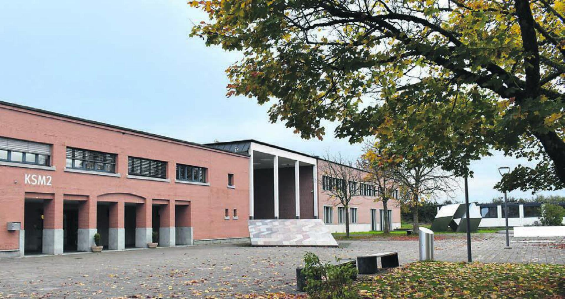 Eine 14-Jährige soll eine 15-Jährige mit einer Stichwaffe tödlich verletzt haben. Beide waren Schülerinnen der Kreisschule Mutschellen. Die KSM bewältigt diese Ausnahmesituation mithilfe von Careteams. Die Tat geschah nicht auf dem Schulareal. Bild: Archiv