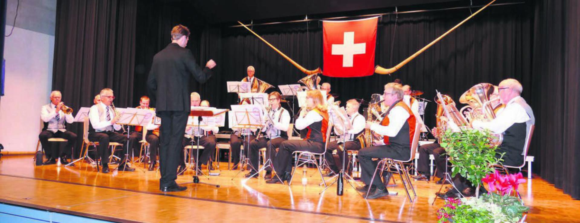 Die Musikgesellschaften Oberwil-Lieli und Zufikon boten ein unterhaltsames Konzert. Bilder: tre