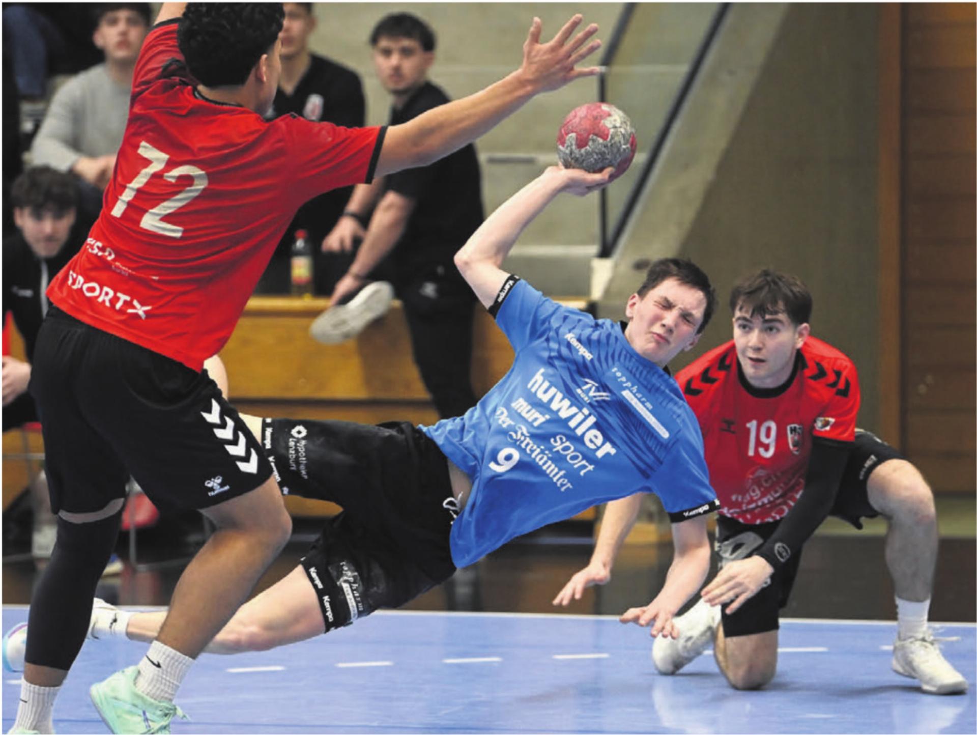 Augen zu und Tor: Laurin Kreyenbühl trifft gegen den HSC Suhr Aarau 10 Mal. Bild: Alexander Wagner - Das Bild wird blockiert. – Möglicherweise durch einen aktiven Adblocker.