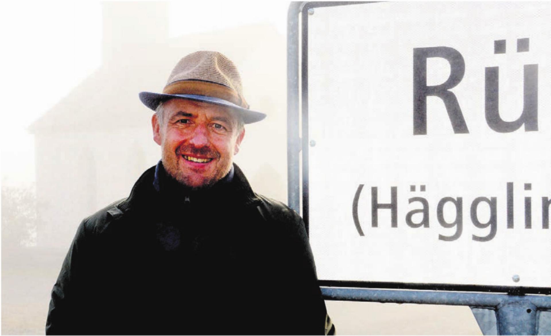 Vor 23 Jahren ist Peter Wyss aus dem Luzernischen in den Ortsteil Rüti gezogen. Hier fühlt sich der Zürcher Polizist wohl. Selbst wenn es so neblig ist wie an diesem Tag. Bild: Chregi Hansen - Das Bild wird blockiert. – Möglicherweise durch einen aktiven Adblocker.