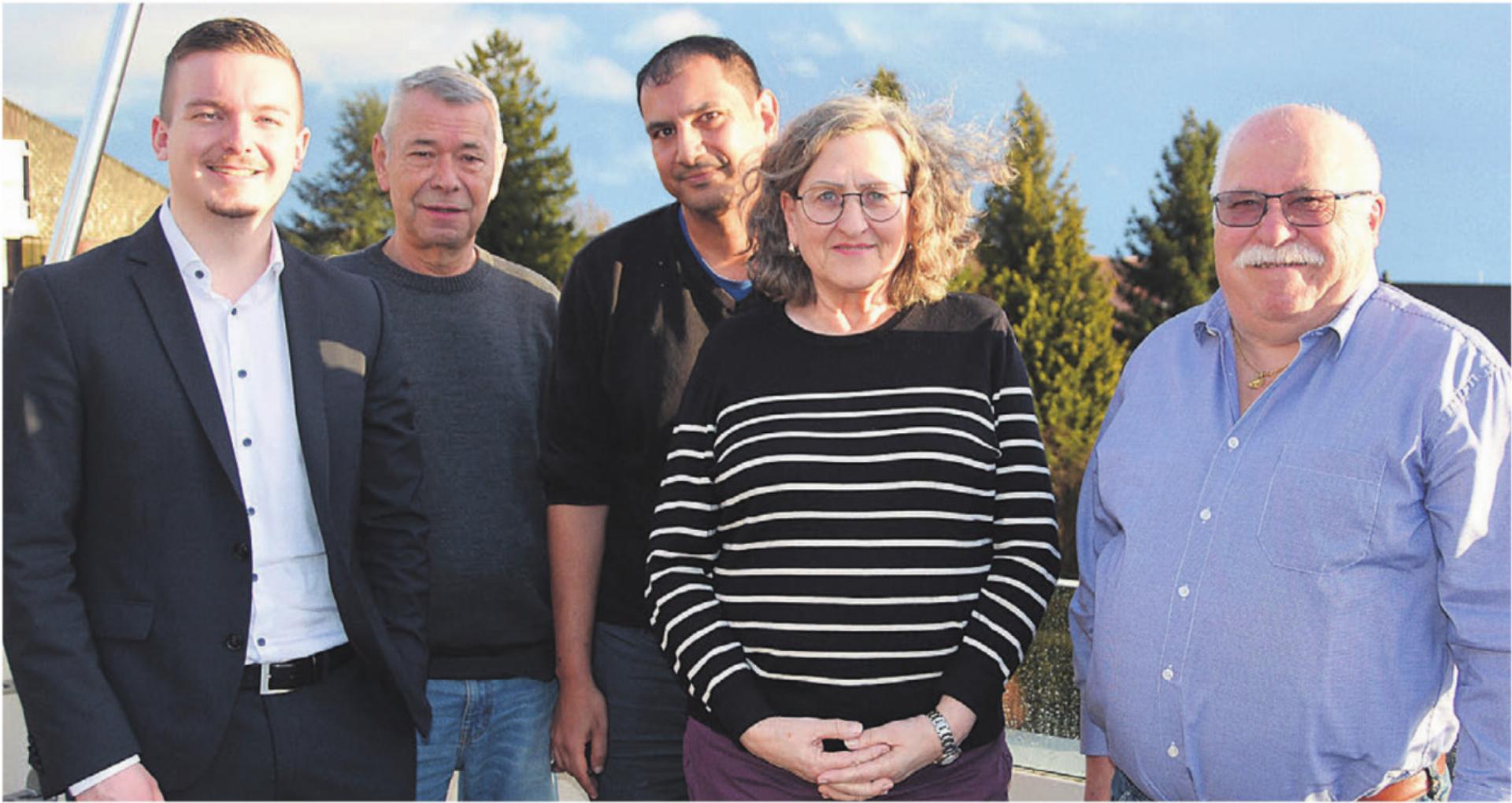 Sie stellen sich gegen eine Erhöhung von 100 Prozent auf der Verwaltung: (v. l.). SVP-Berikon-Kassier Ramon Hug, Alt-Gemeinderat Felix Baur, Alt-Gemeinderat Thomas Trüb, FDP-Berikon-Vize-Präsidentin Yvonne Jenny und Lieni Füglistaller.
Bild: Sabrina Salm - Das Bild wird blockiert. – Möglicherweise durch einen aktiven Adblocker.