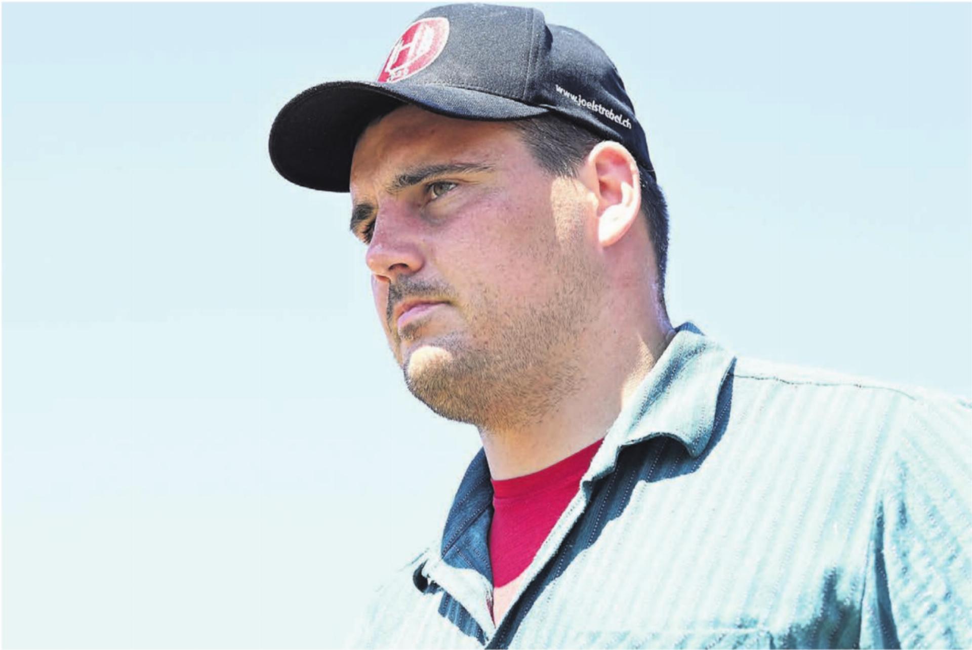 Joel Strebel könnte in Mollis zum dritten Mal einen eidgenössischen Kranz holen. Weil die Döbeli-Brüder verletzungsbedingt fehlen, ist der sanfte Riese aus Aristau die grösste Freiämter Kranzhoffnung. 
Bild: Alexander Wagner - Das Bild wird blockiert. – Möglicherweise durch einen aktiven Adblocker.