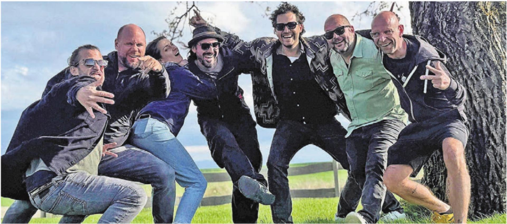 Sie organisieren die beiden Festivalabende: (v. l.) Oliver Magnin, Oliver Mauerer, Sabrina Stadler, David Meier, Thomas Keller, Thomas Hafner und Marcus Rundnagel. Es fehlt Andy Düsel. Bild: zg - Das Bild wird blockiert. – Möglicherweise durch einen aktiven Adblocker.