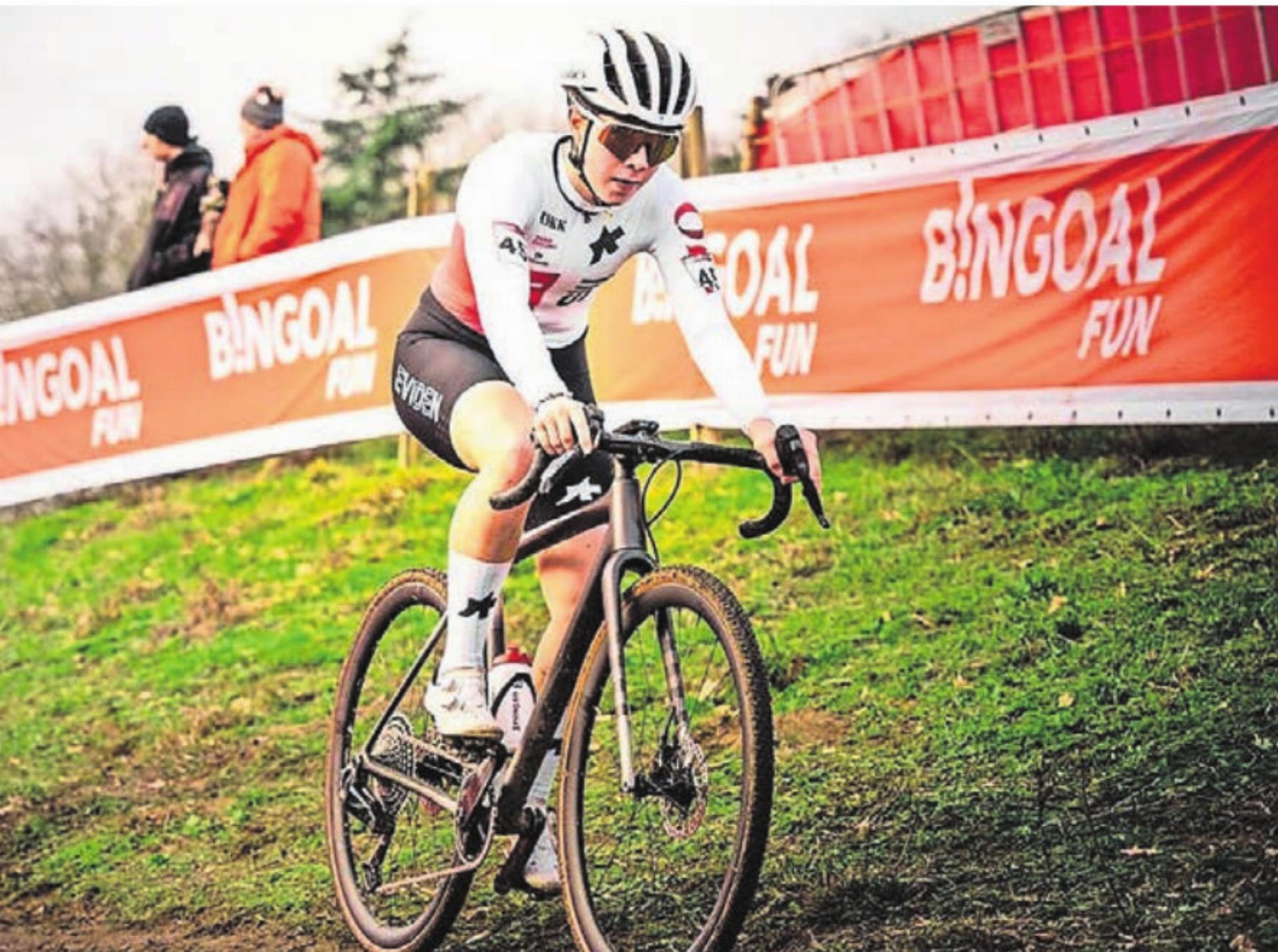 Nach einem erfolgreichen Weltcup überzeugt Shana Huber auch an den Radquer-Schweizer-Meisterschaften. Auch ihre Schwester Lina holt den Meistertitel. Bild: zg - Das Bild wird blockiert. – Möglicherweise durch einen aktiven Adblocker.