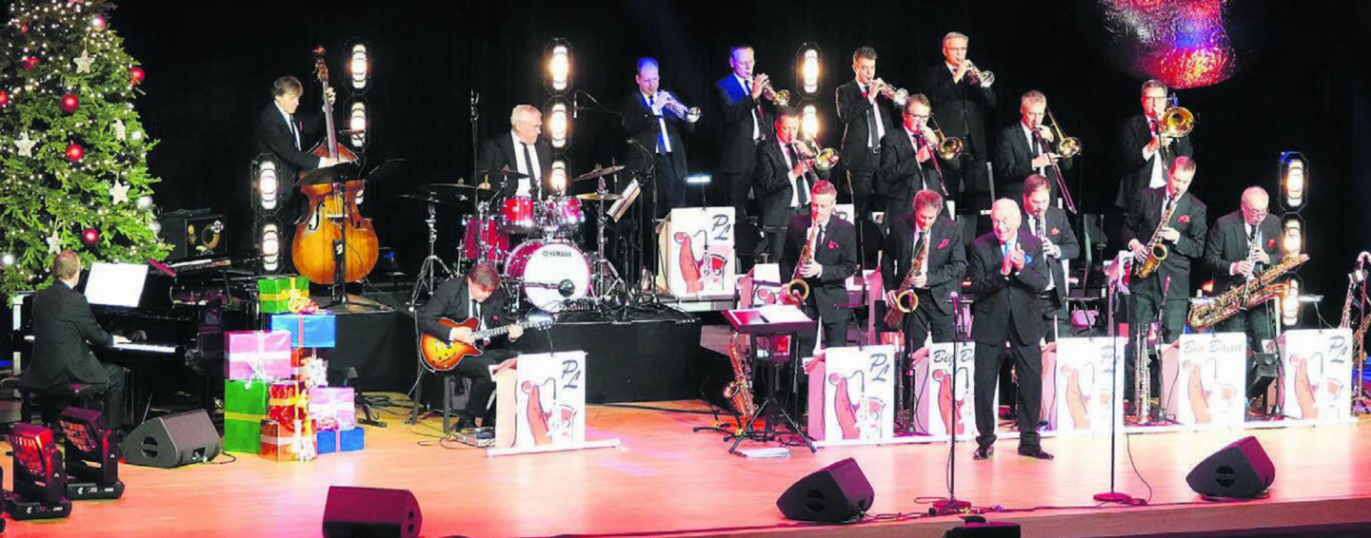 Pepe Lienhard (klatschend) besucht mit seiner Big Band im Dezember Berikon. Bilder: zg / Roger Wetli