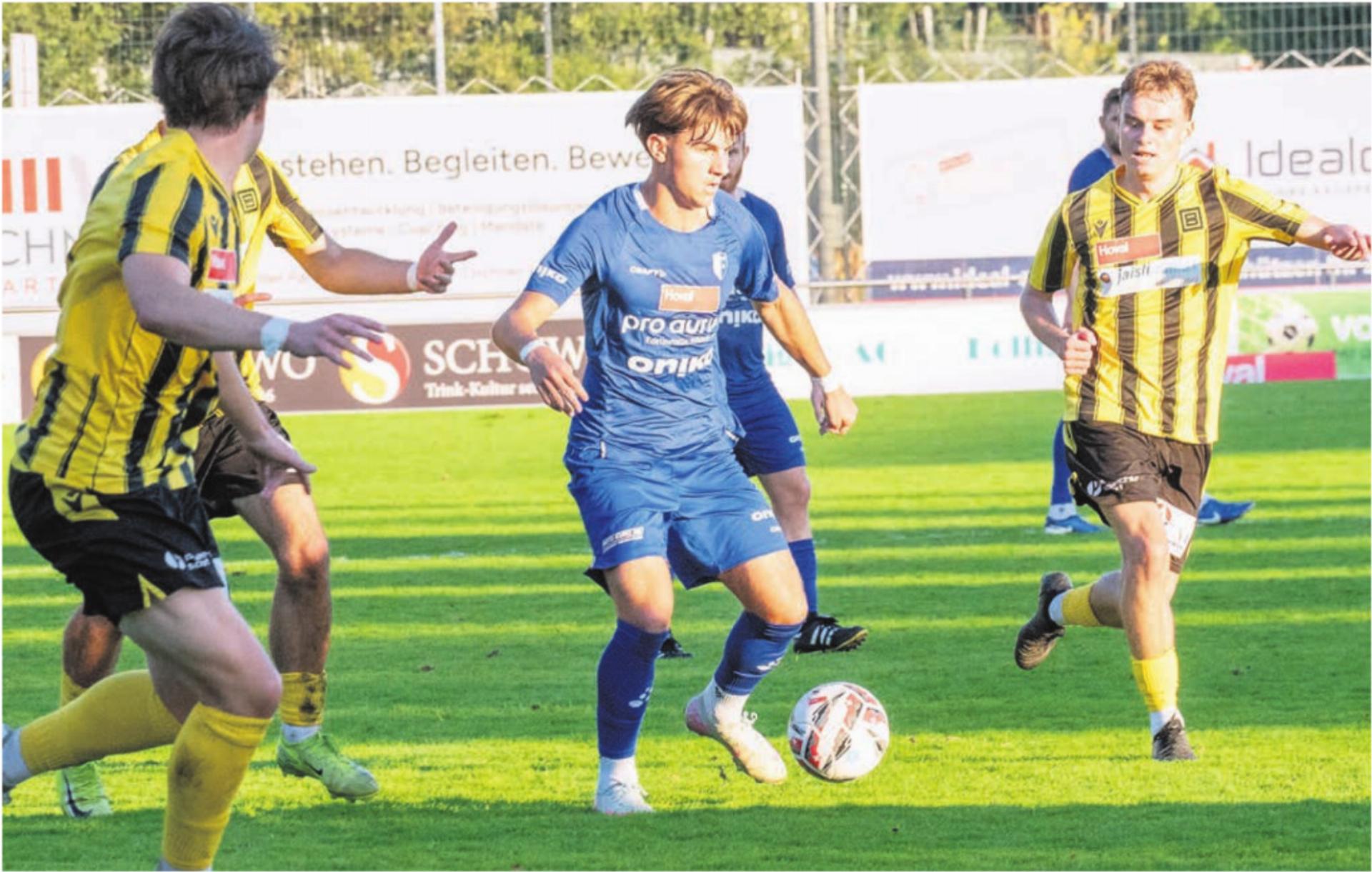 Er wusste, dass er trifft: Djellon Shahini (Mitte) umringt von den Gegnern aus Basel. Er ist der Matchwinner. - Das Bild wird blockiert. – Möglicherweise durch einen aktiven Adblocker.