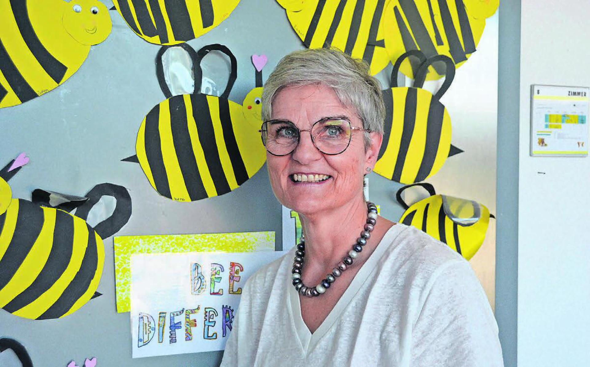 Regula Meier-Rösti führte ihren Beruf als Schulleiterin mit viel Herzblut aus. Die Bienen sind in 
diesem Jahr Sinnbild an der Künter Schule, dass jede Person ihre Stärken hat und zum Wohl der gesamten Gesellschaft beitragen kann.
Bild: Roger Wetli