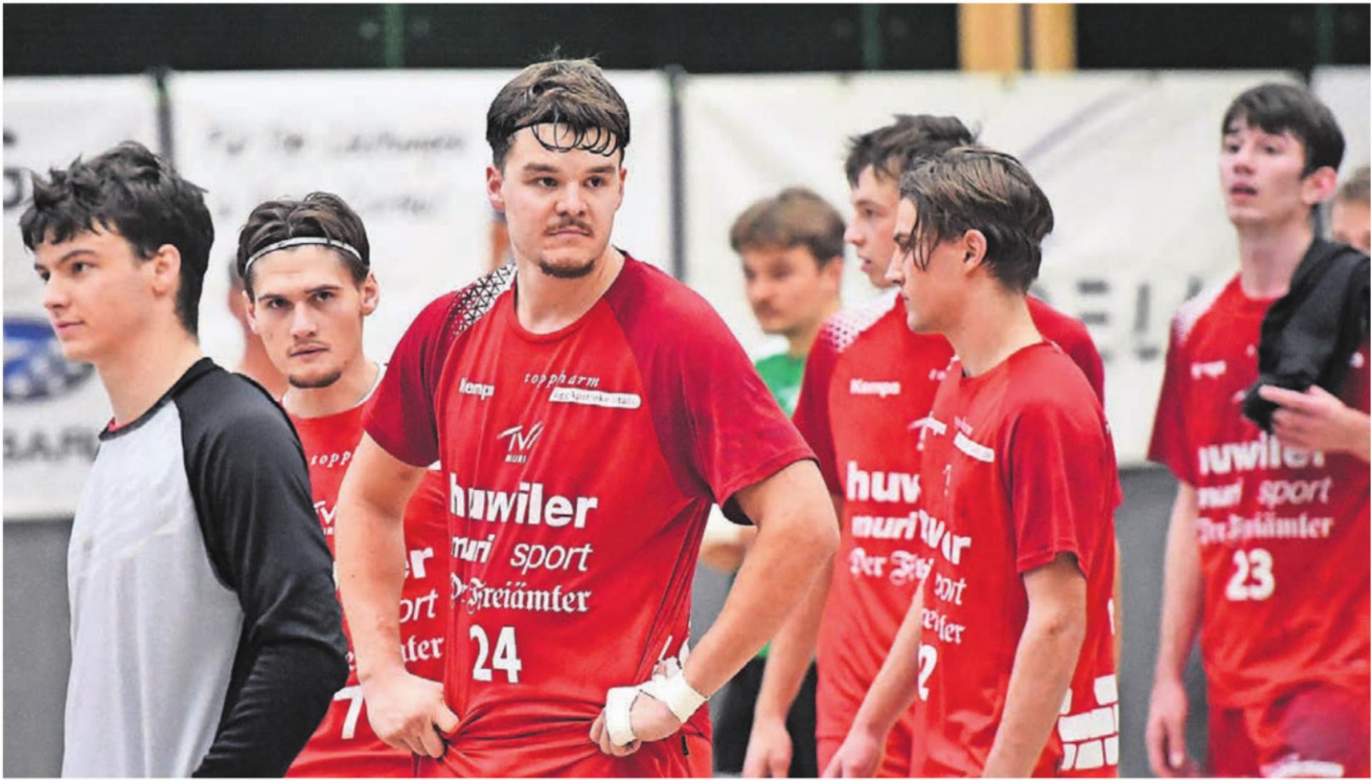 Lange Gesichter beim TV Muri. Bildmitte: Teamleader Noel Angehrn, der acht Tore (aus 15 Versuchen) erzielte. Bild: tvm - Das Bild wird blockiert. – Möglicherweise durch einen aktiven Adblocker.