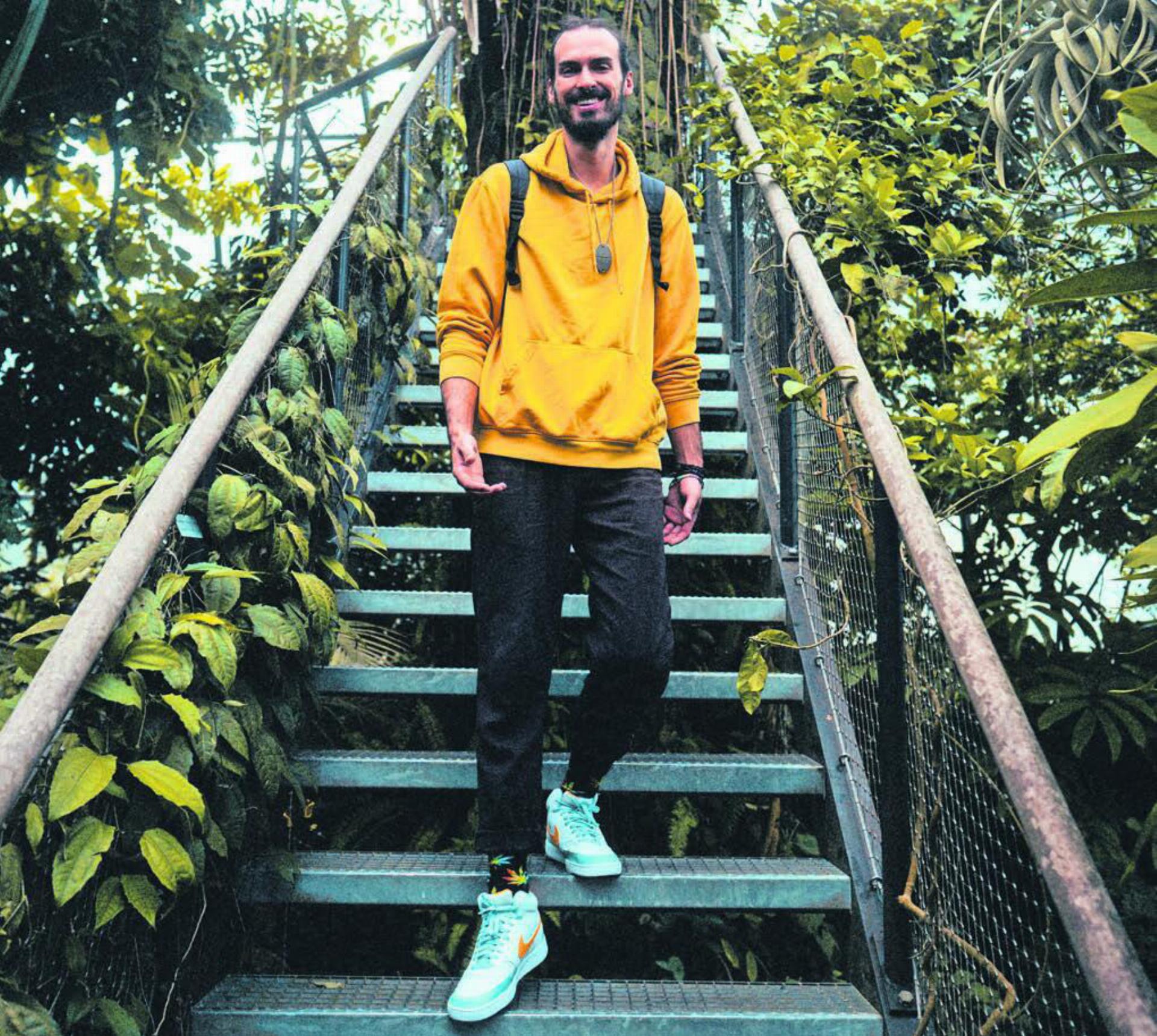 Remo Hagenbuch wagt den nächsten Schritt und steht als «Grisli» alleine auf der Bühne. Am 27. Juni erscheint seine nächste Single «Höch bis in Himmel ue». Bild: zg