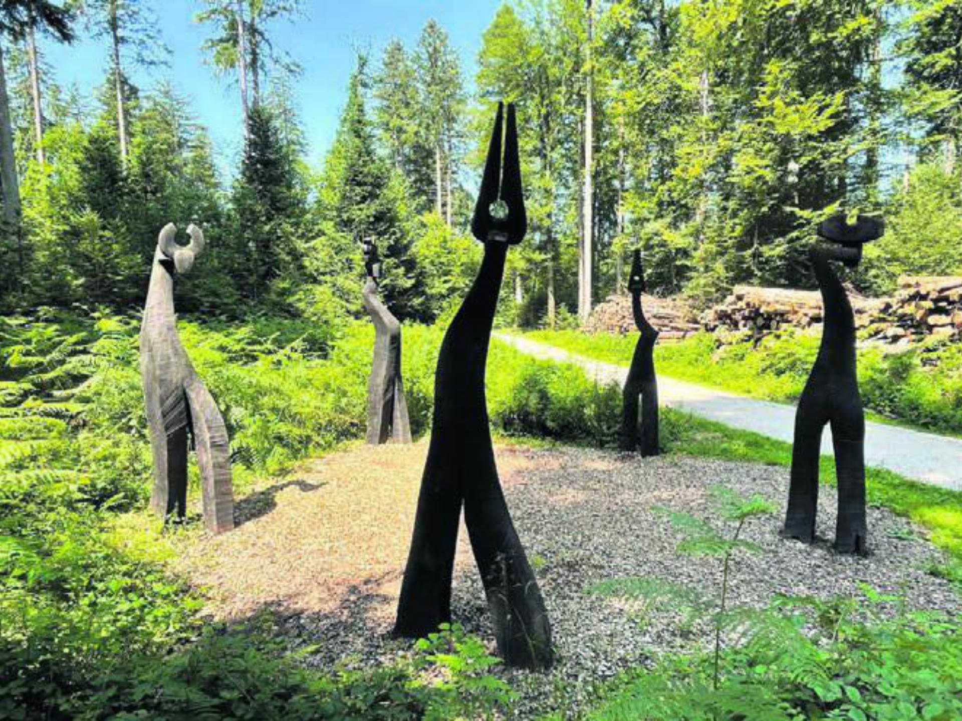 Der Tanzplatz von Zufikon – eine der Skulpturen des Sagenwegs. Bild: zg