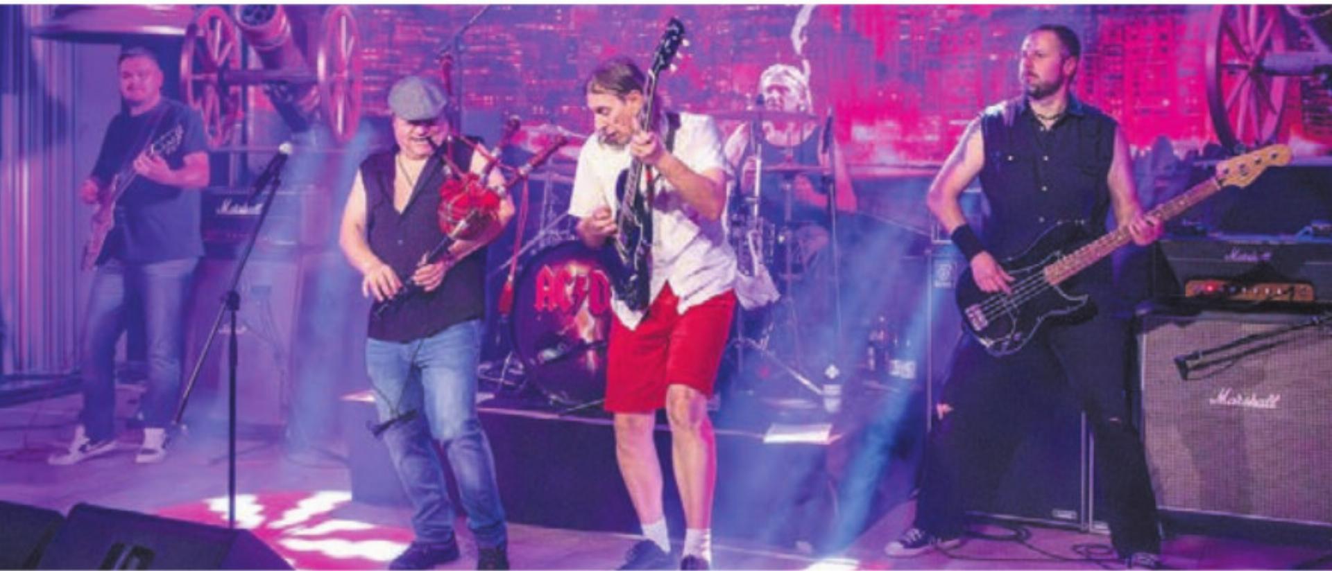 AC/DX lassen auf der Bühne, wie die Originale, nichts anbrennen. Bild: zg - Das Bild wird blockiert. – Möglicherweise durch einen aktiven Adblocker.