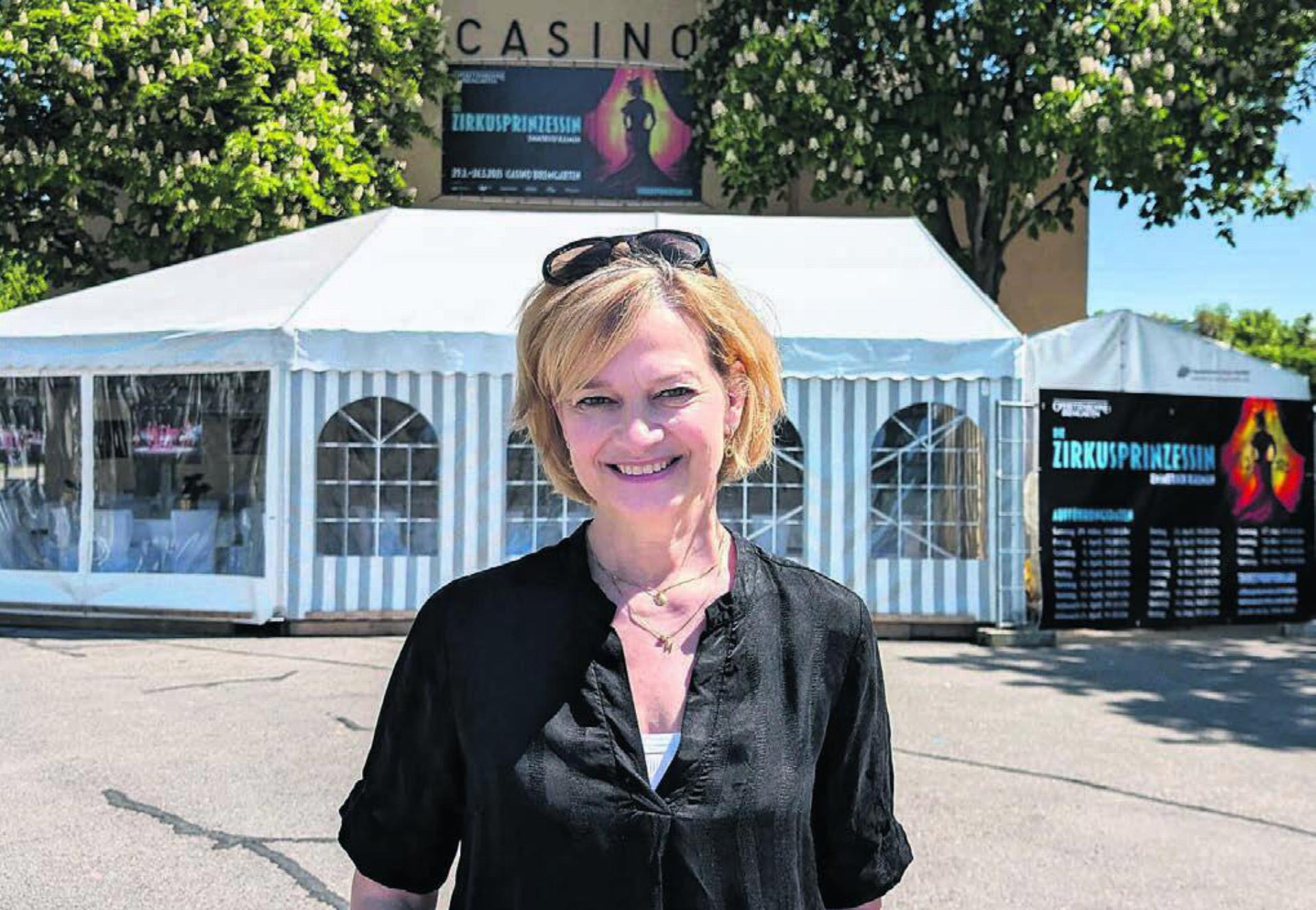 Noch gut drei Wochen ist das Casino ganz in Beschlag der Operette mit Myriam Rufer-Staubli. Bild: Marco Huwyler