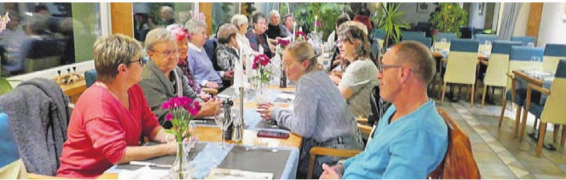 In fröhlicher Runde verflog der Abend viel zu schnell. Bild: zg - Das Bild wird blockiert. – Möglicherweise durch einen aktiven Adblocker.