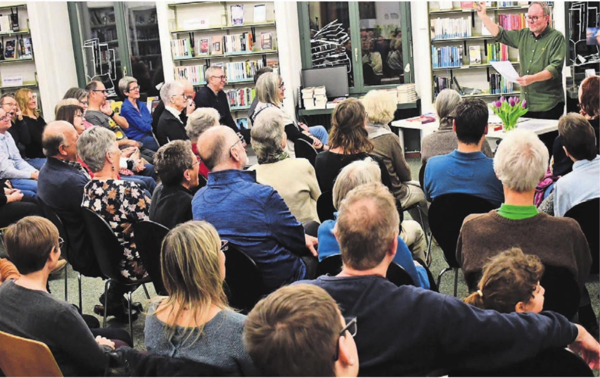 Marcel Huwyler ist ein Garant für einen unterhaltsamen Abend mit Lesung und Erzählungen. Bilder: Monica Rast (2) / zg (1) - Das Bild wird blockiert. – Möglicherweise durch einen aktiven Adblocker.