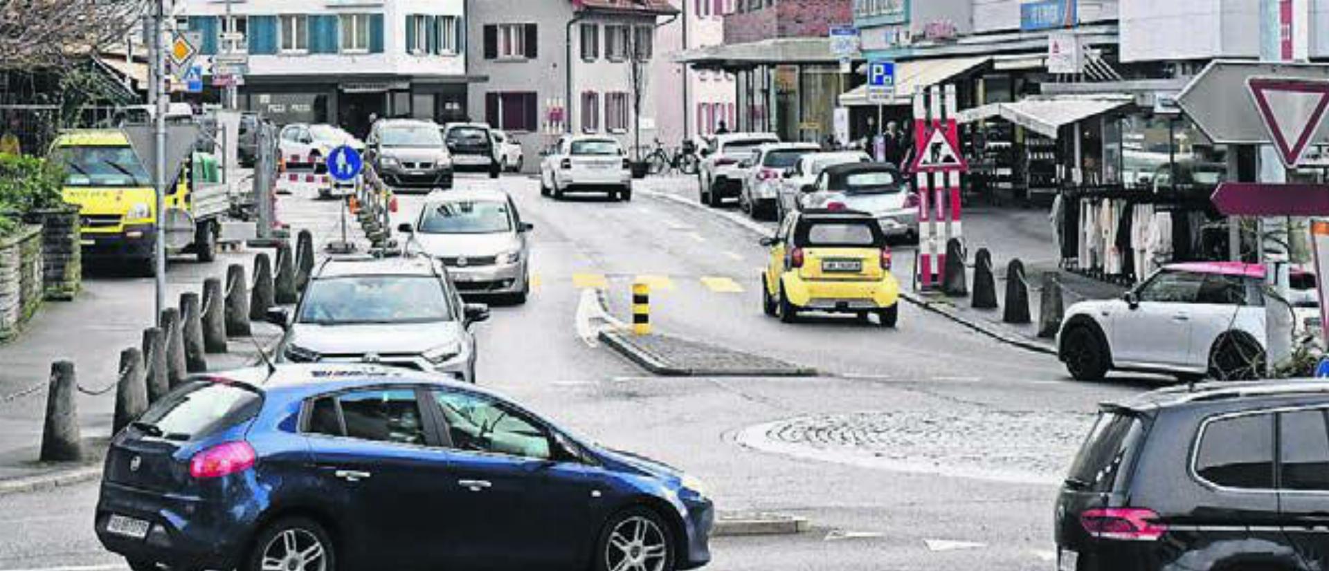 Die Mitte will die hohe Verkehrsbelastung im Wohler Zentrum weiterhin bekämpfen. Verkehrsmanagement, Mobilitätskonzept und Stadttunnel sind mögliche Massnahmen.