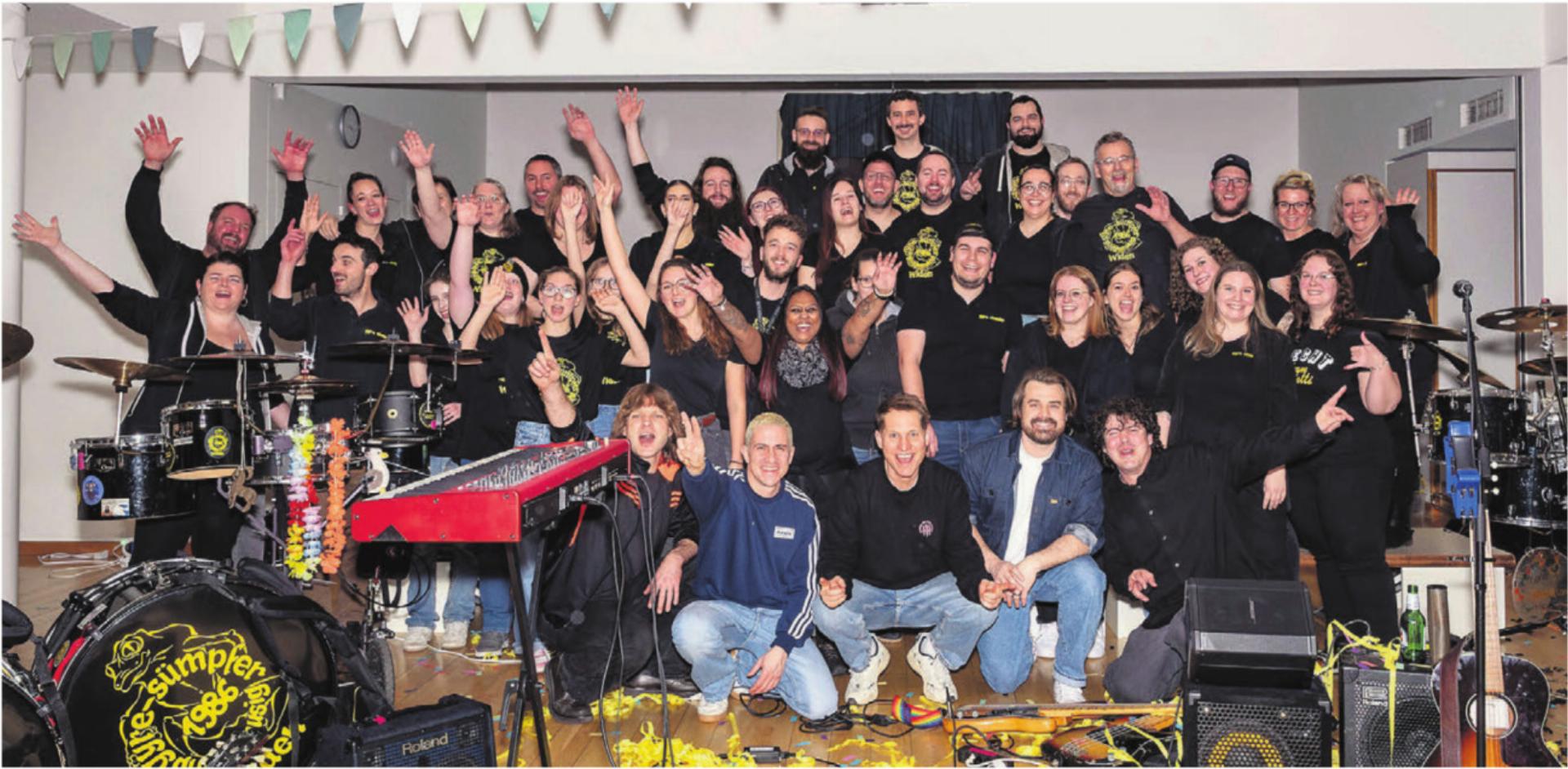 Ein Ständchen zum 40. Geburtstag: Die Schweizer Erfolgsband «Hecht» gab ein Mini-Konzert nur für die Mitglieder der Widener Guggenmusik Gyresümpfer. Bild: zg - Das Bild wird blockiert. – Möglicherweise durch einen aktiven Adblocker.