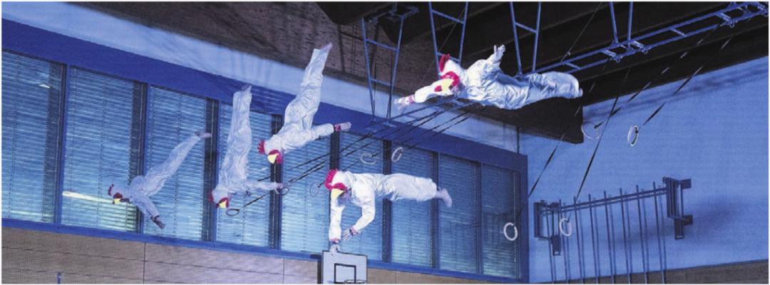 Fliegende Hühner? Dies und noch viel mehr bot die Aktivriege – die zweite Turnhalle macht es möglich. Fliegende Hühner? Dies und noch viel mehr bot die Aktivriege – die zweite Turnhalle macht es möglich.