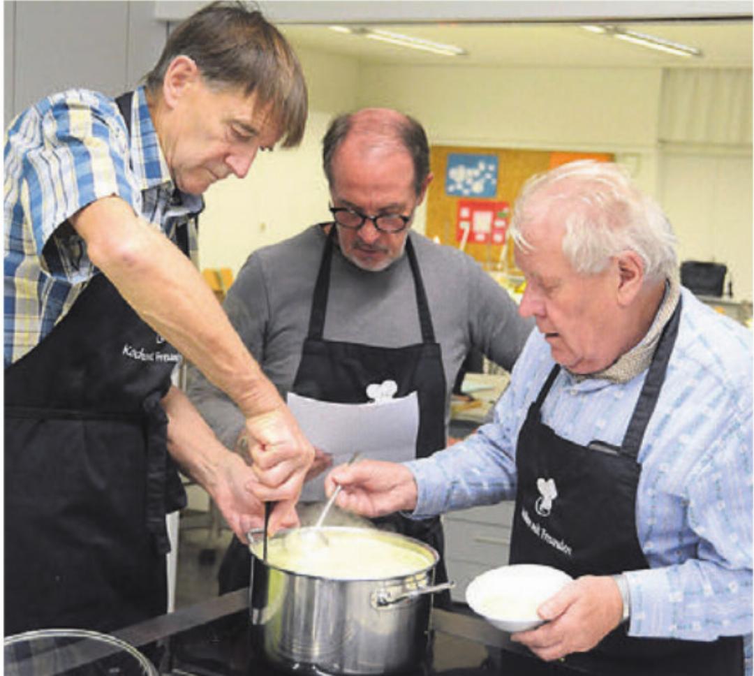 Ab und zu muss die Gerstensuppe auch probiert werden. Ab und zu muss die Gerstensuppe auch probiert werden.