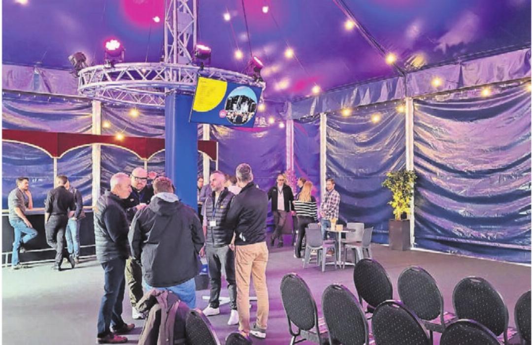 Nicht nur von aussen, sondern auch im Innern macht das neuste Zelt der Montis einen hochwertigen und einladenden Eindruck. Nicht nur von aussen, sondern auch im Innern macht das neuste Zelt der Montis einen hochwertigen und einladenden Eindruck.